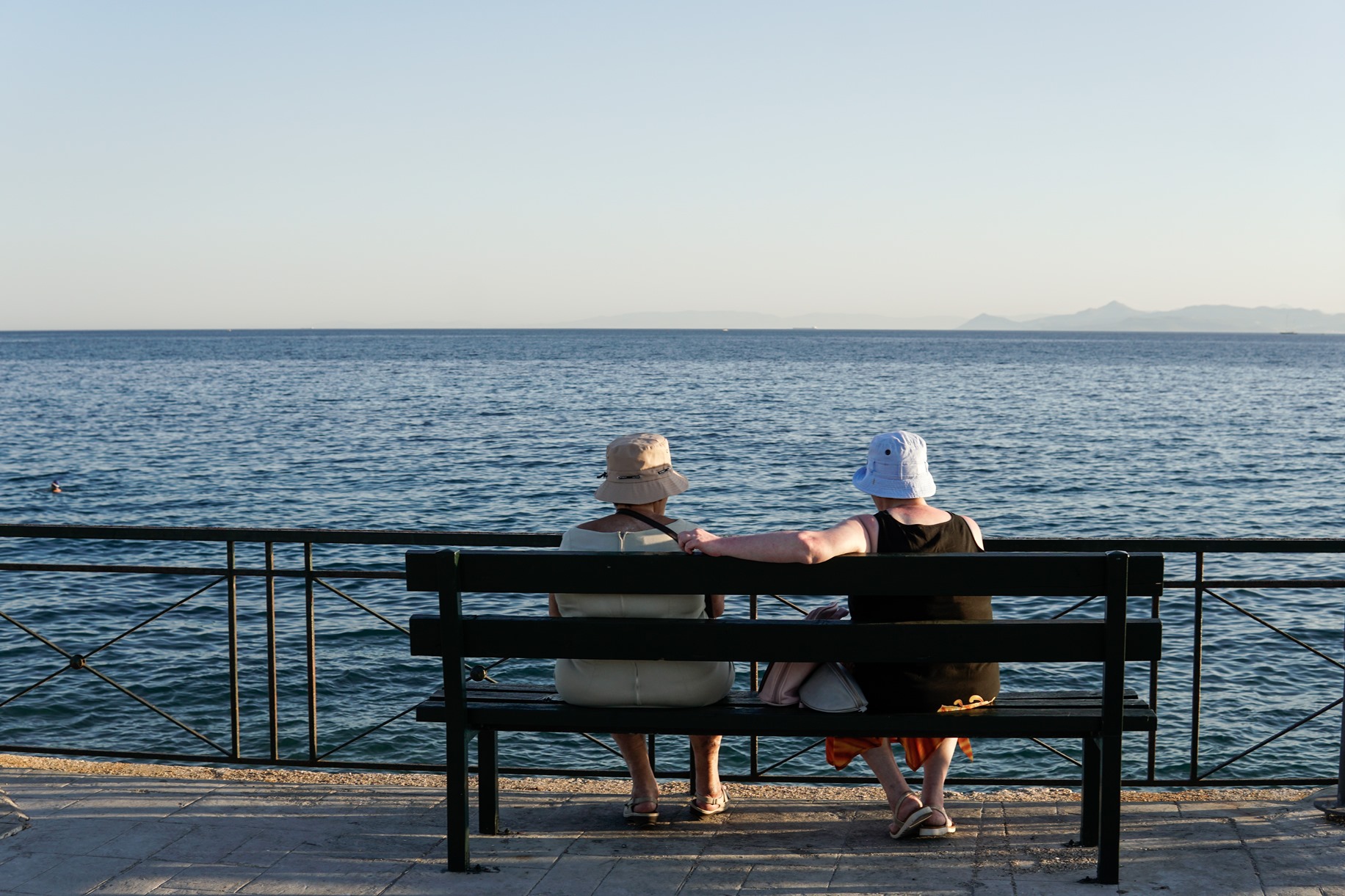 Συντάξεις και επιδόματα: Ποιοι περιμένουν χρήματα