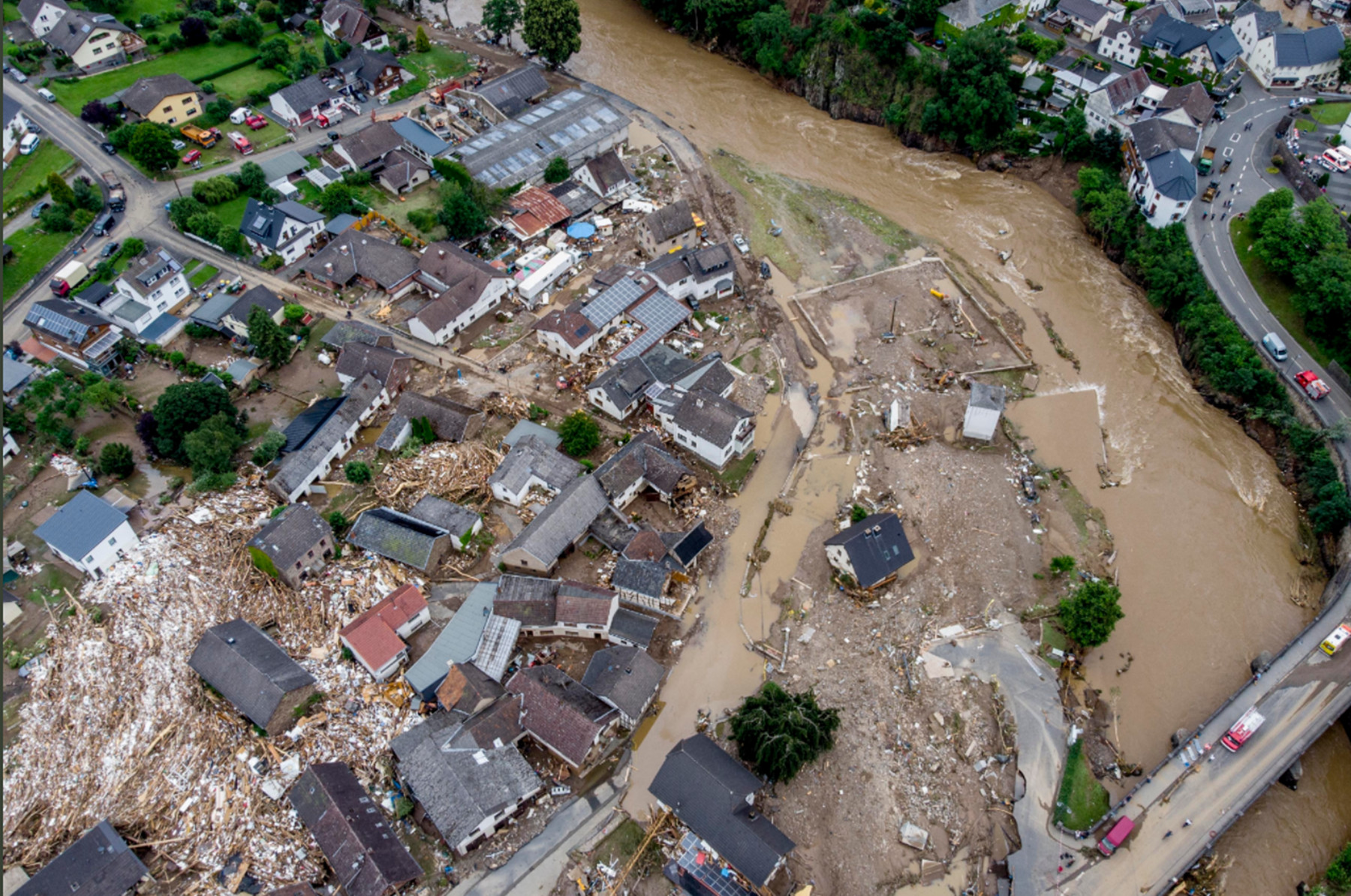 Πλημμύρες Γερμανία: Θρίλερ η καταμέτρηση των νεκρών – Η τεράστια κατολίσθηση