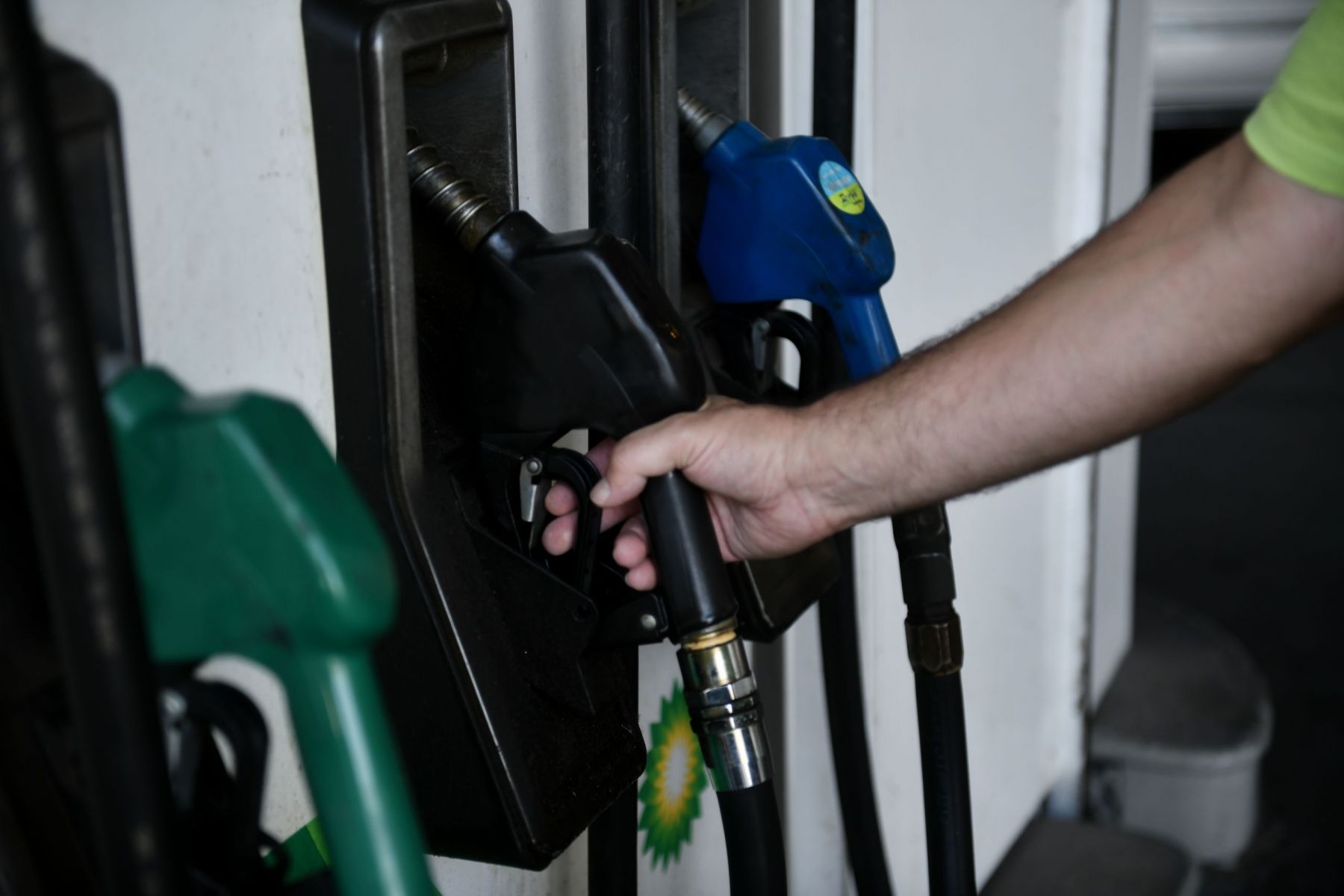 Τιμή βενζίνης: Αύξηση στα υγρά καύσιμα – Τι ισχύει για τον Ιούλιο