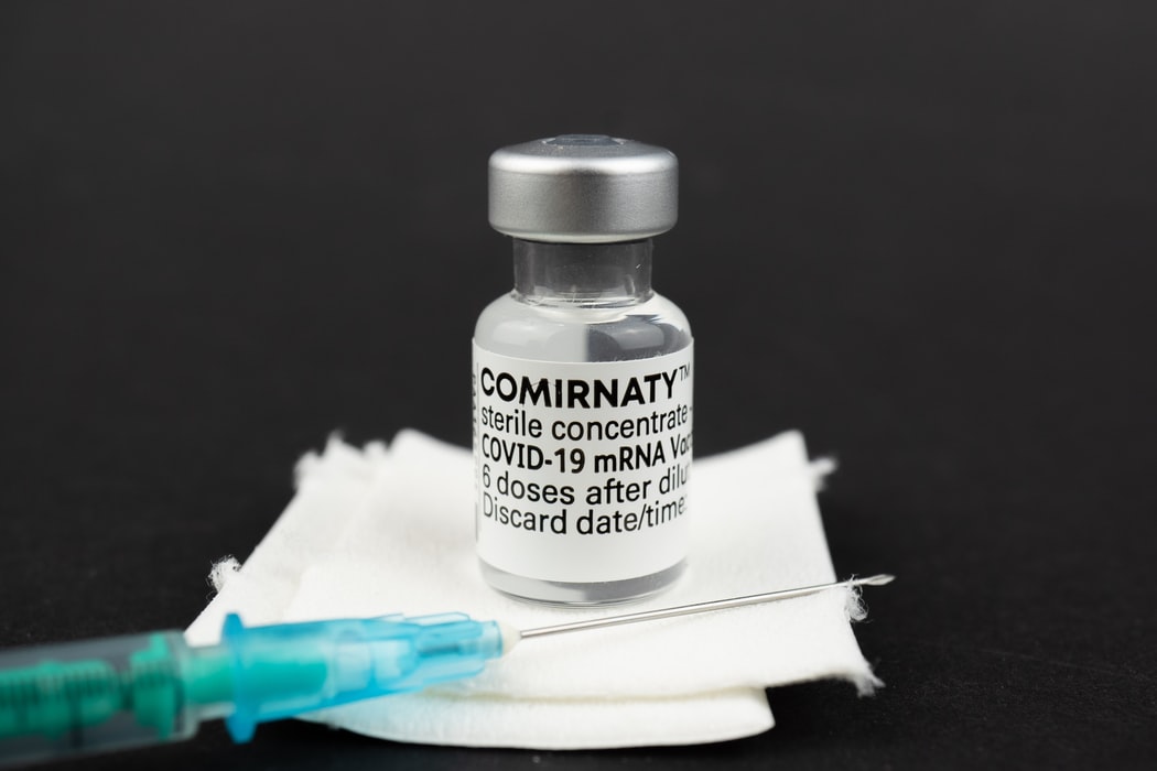 Αντισώματα εμβολίου Pfizer – ΕΚΠΑ: Τι ισχύει με την εξέταση, νέα μελέτη