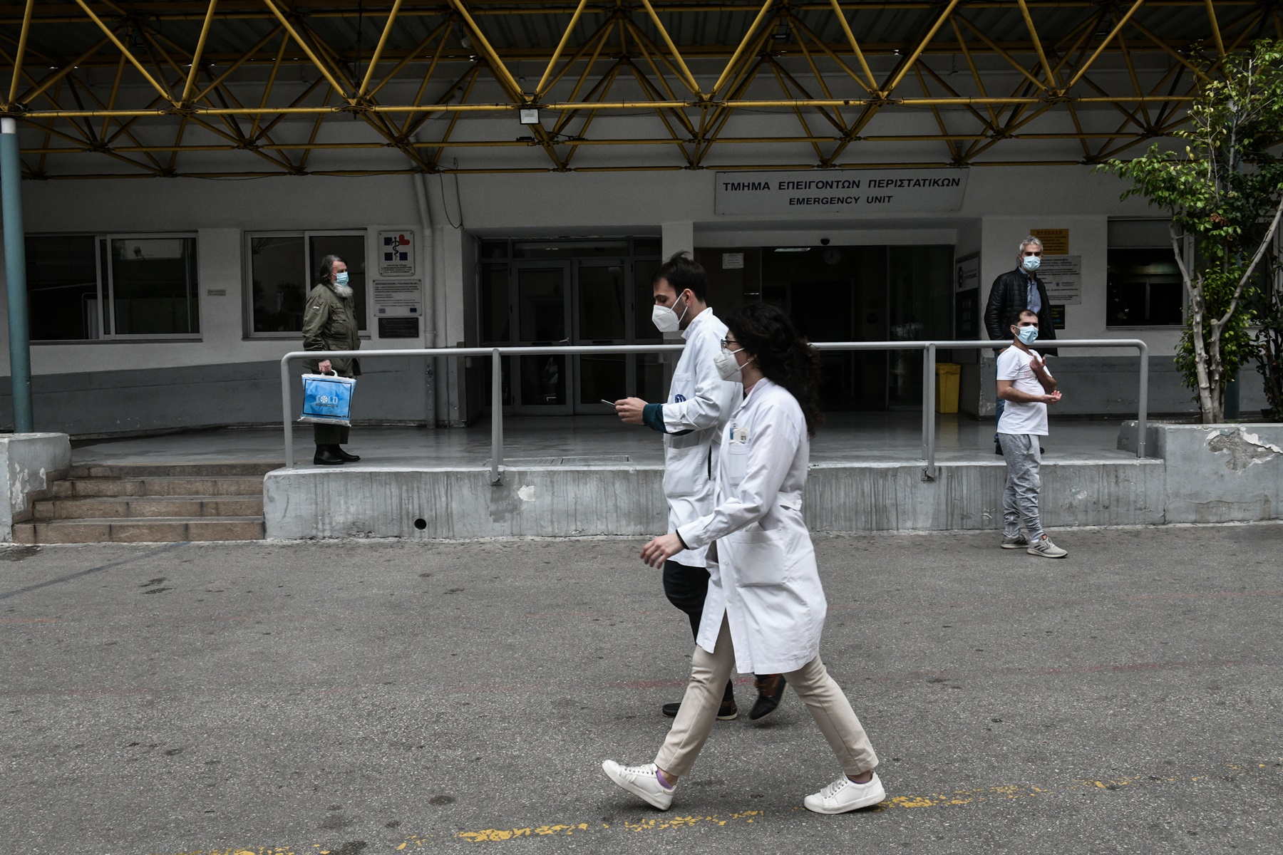 Αύξηση διασωληνωμένων Ελλάδα: Εντείνεται η πίεση στα νοσοκομεία