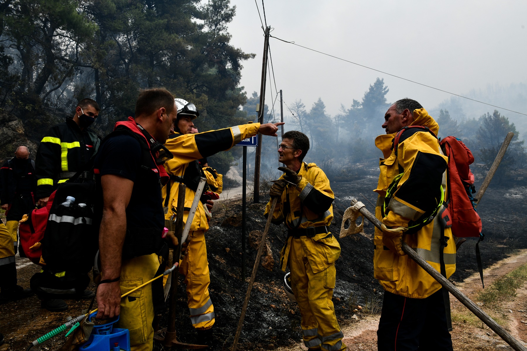 Γάλλοι πυροσβέστες Γορτυνία: Το… ελληνικότατο αντίο των κατοίκων