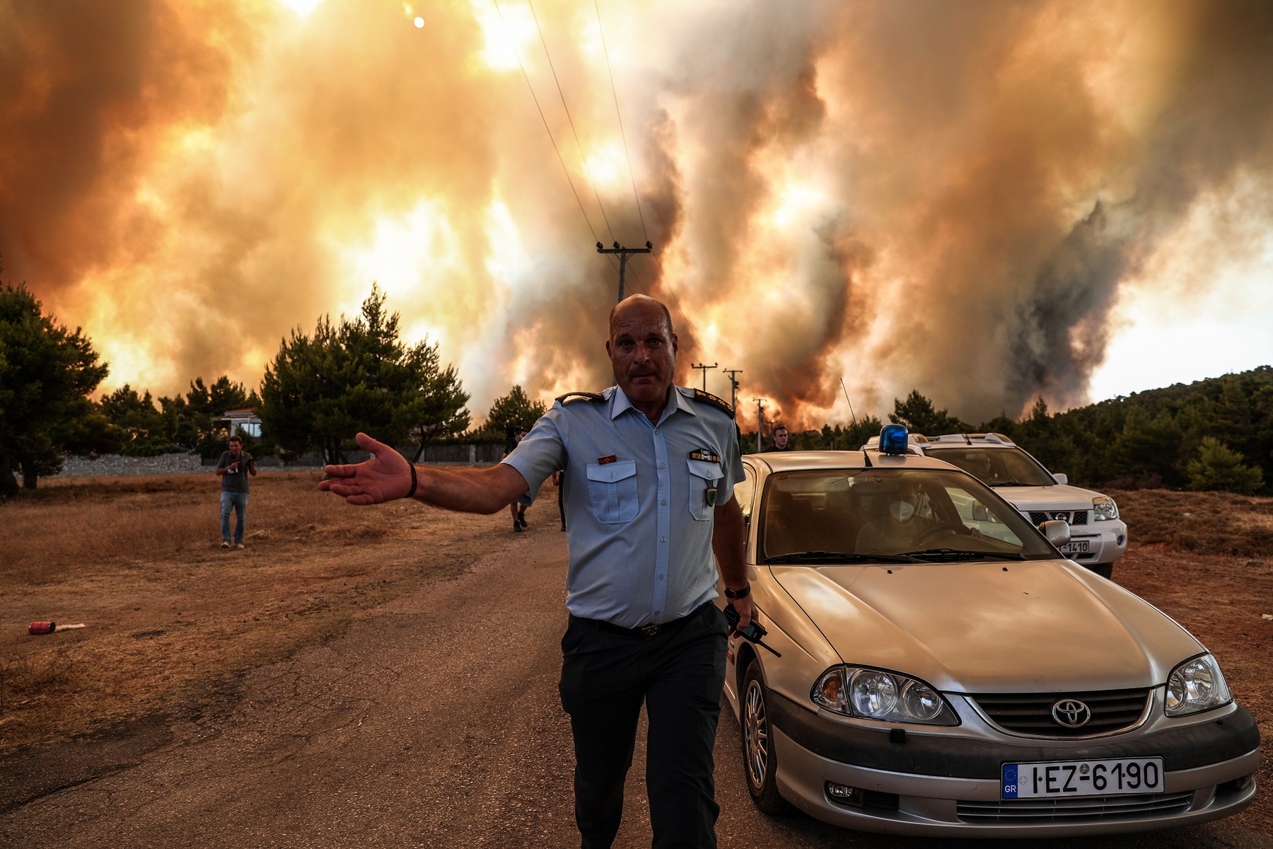 Φωτιές Αττική τώρα: Εκκενώνεται το Πολυδένδρι και το Καπανδρίτι
