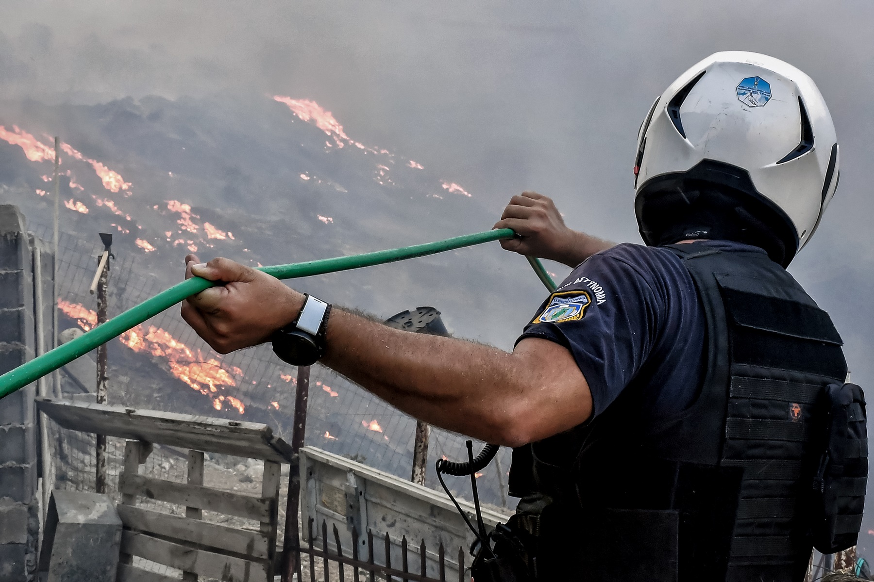 Φωτιές Εύβοια – Αρχαία Κόρινθος: Καλύτερη η εικόνα, sos για 6 περιφέρειες