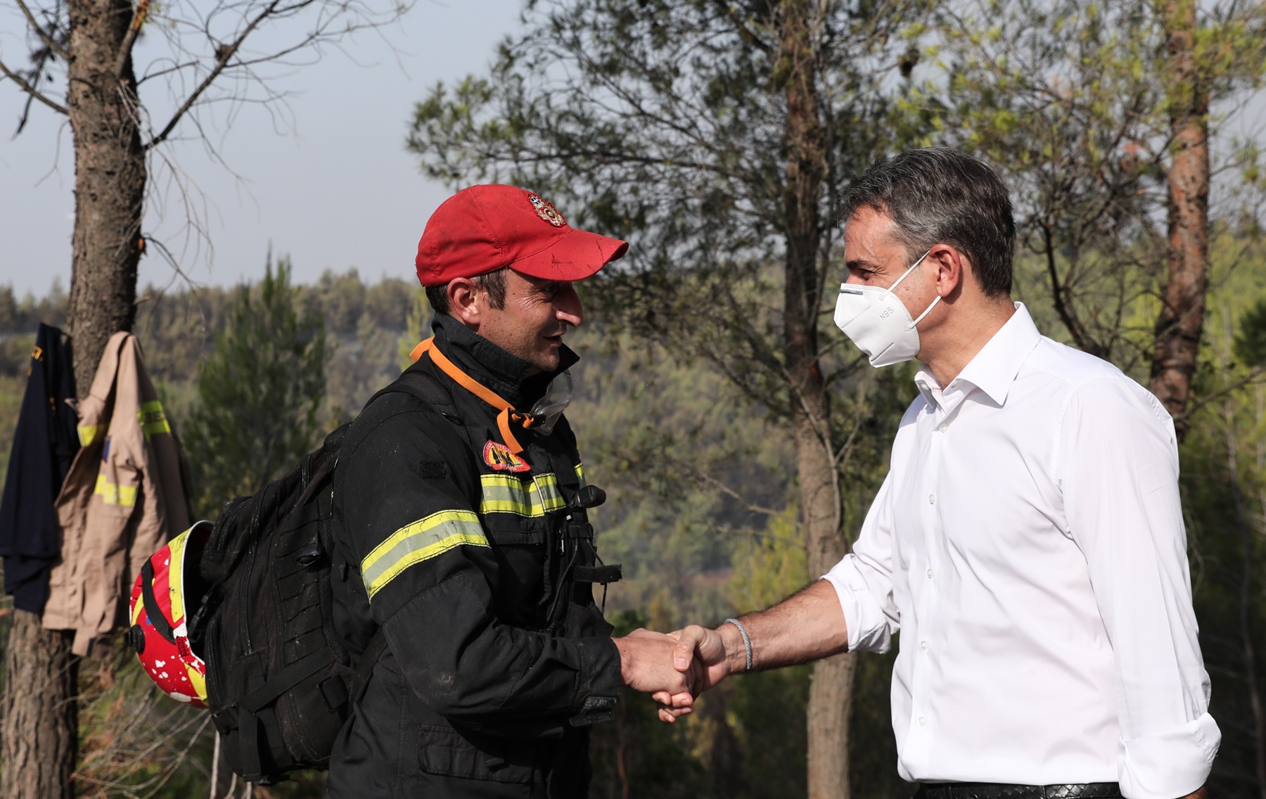 Εύβοια φωτιά – Μητσοτάκης: Επίσκεψη του πρωθυπουργού στη Λίμνη