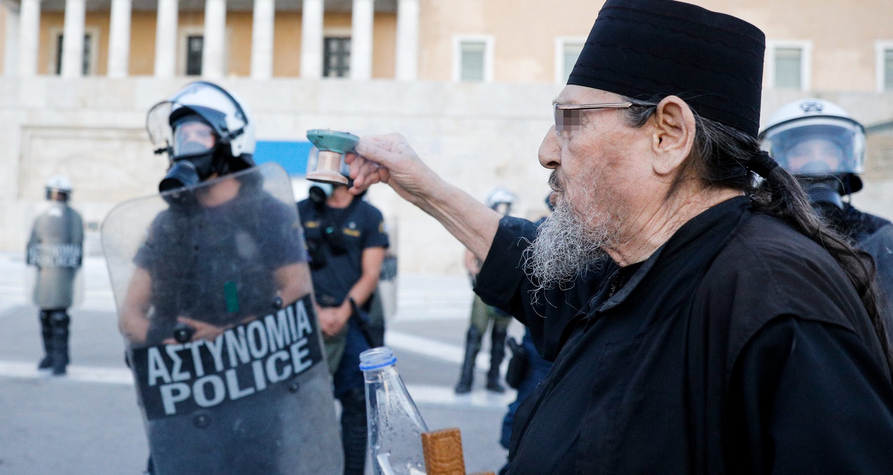 Συγκέντρωση αντιεμβολιαστών Σύνταγμα: Επεισόδια στο κέντρο