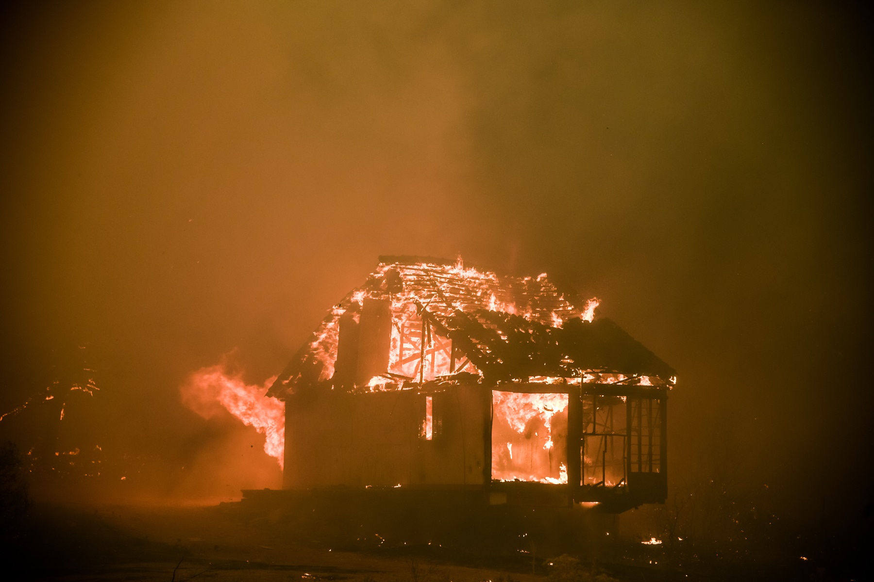 Έλληνας πιλότος Beriev – Βίλια: Όσο επιχειρούσε, η φωτιά απειλούσε το σπίτι του