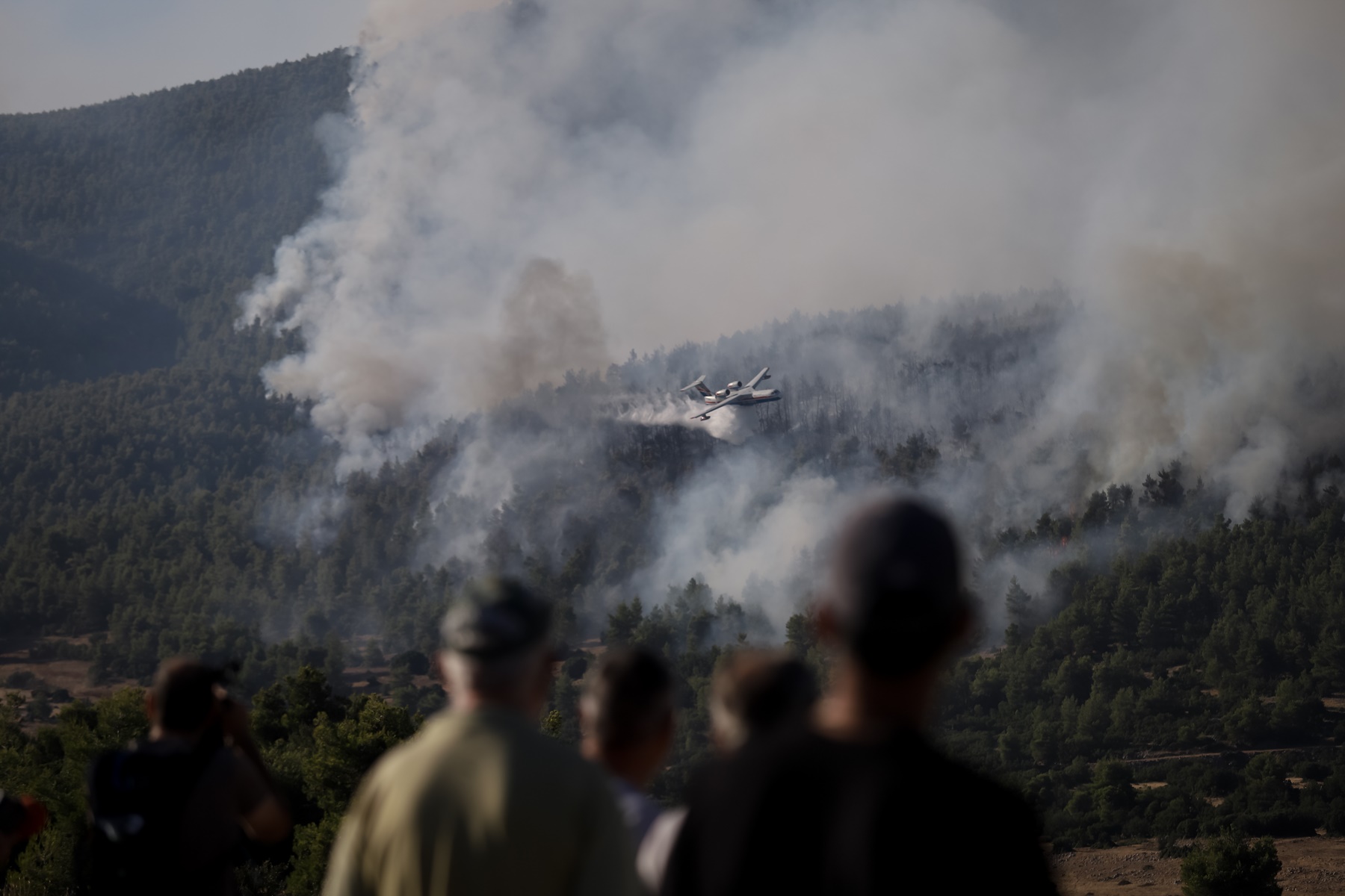 Φωτιά στα Βίλια – Ιλιούσιν: Παρ’ ολίγον αεροπορικό δυστύχημα