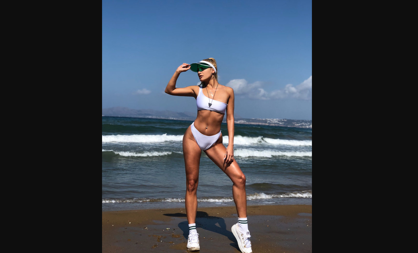 Ιωάννα Τούνη instagram: Της την “έπεσαν” για τον Mad Clip και τον Μίκη Θεοδωράκη
