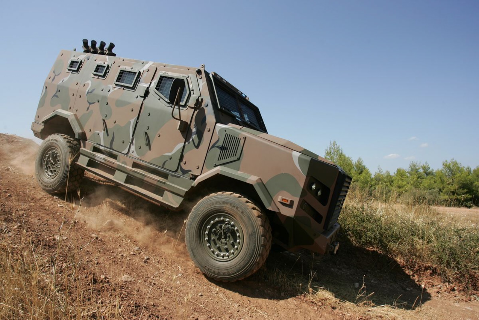 Οπλίτης όχημα: Το ελληνικό στρατιωτικό όχημα στο πεδίο της μάχης