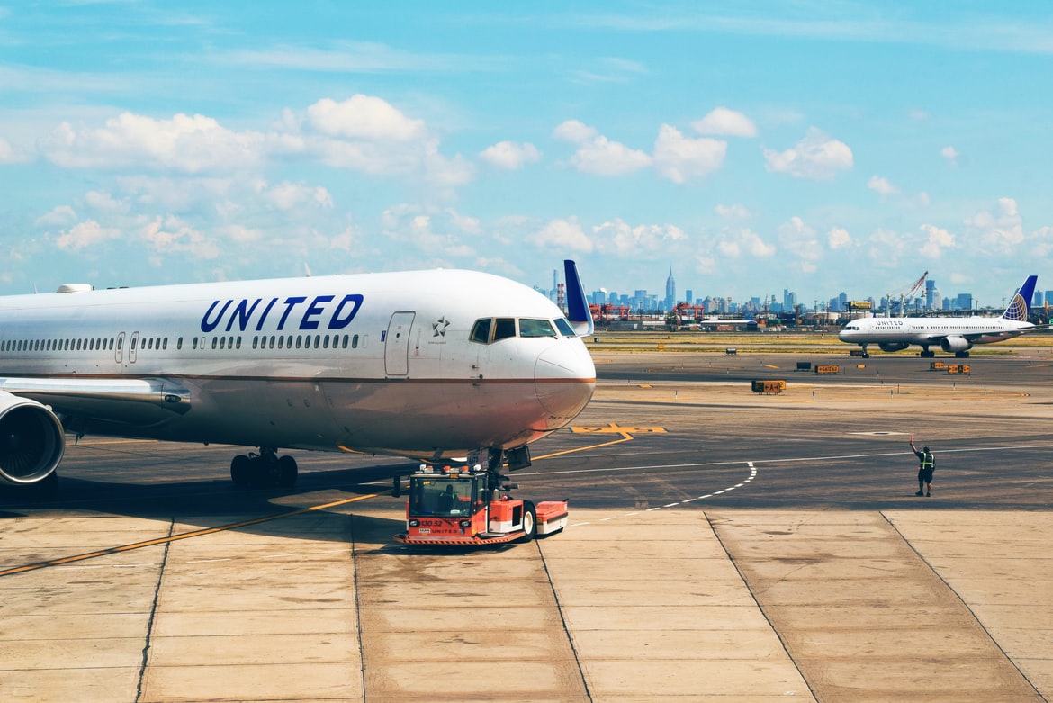 Απολύσεις ανεμβολίαστων: Έτοιμη να διώξει 593 εργαζομένους η United Airlines