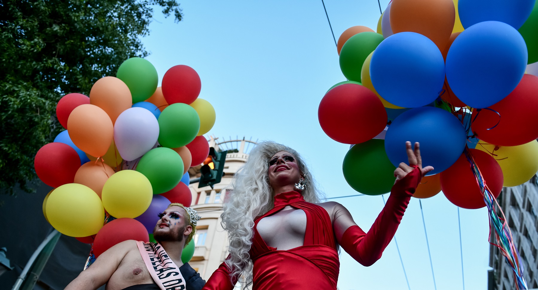 Κείμενο 160 προσωπικοτήτων – ΛΟΑΤΚΙ: Σάλος με τη δημόσια παρέμβαση