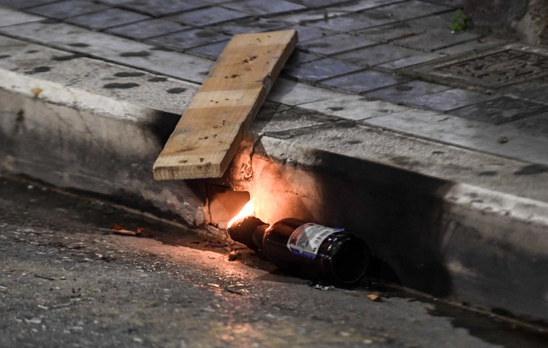 Επεισόδια Πατήσια: Συγκρούσεις με τα ΜΑΤ, χημικά και προσαγωγές