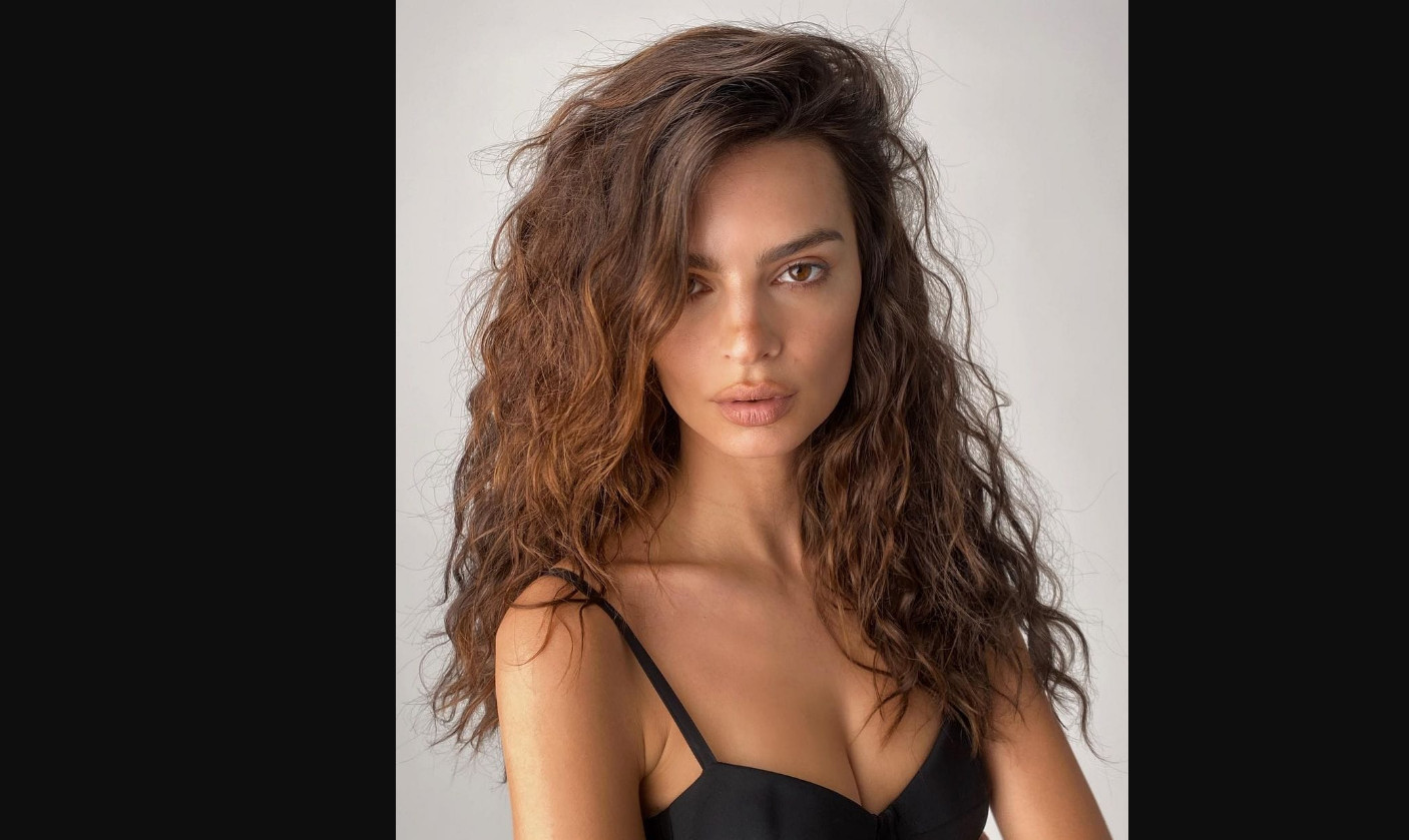 Emily Ratajkowski – Blurred Lines: Για σεξουαλική παρενόχληση κατηγορεί τον Ρόμπιν Θικ