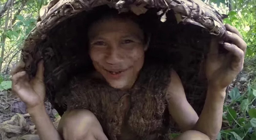Σύγχρονος Ταρζάν: Η viral έζησε 40 χρόνια στη ζούγκλα, επέστρεψε στον πολιτισμό