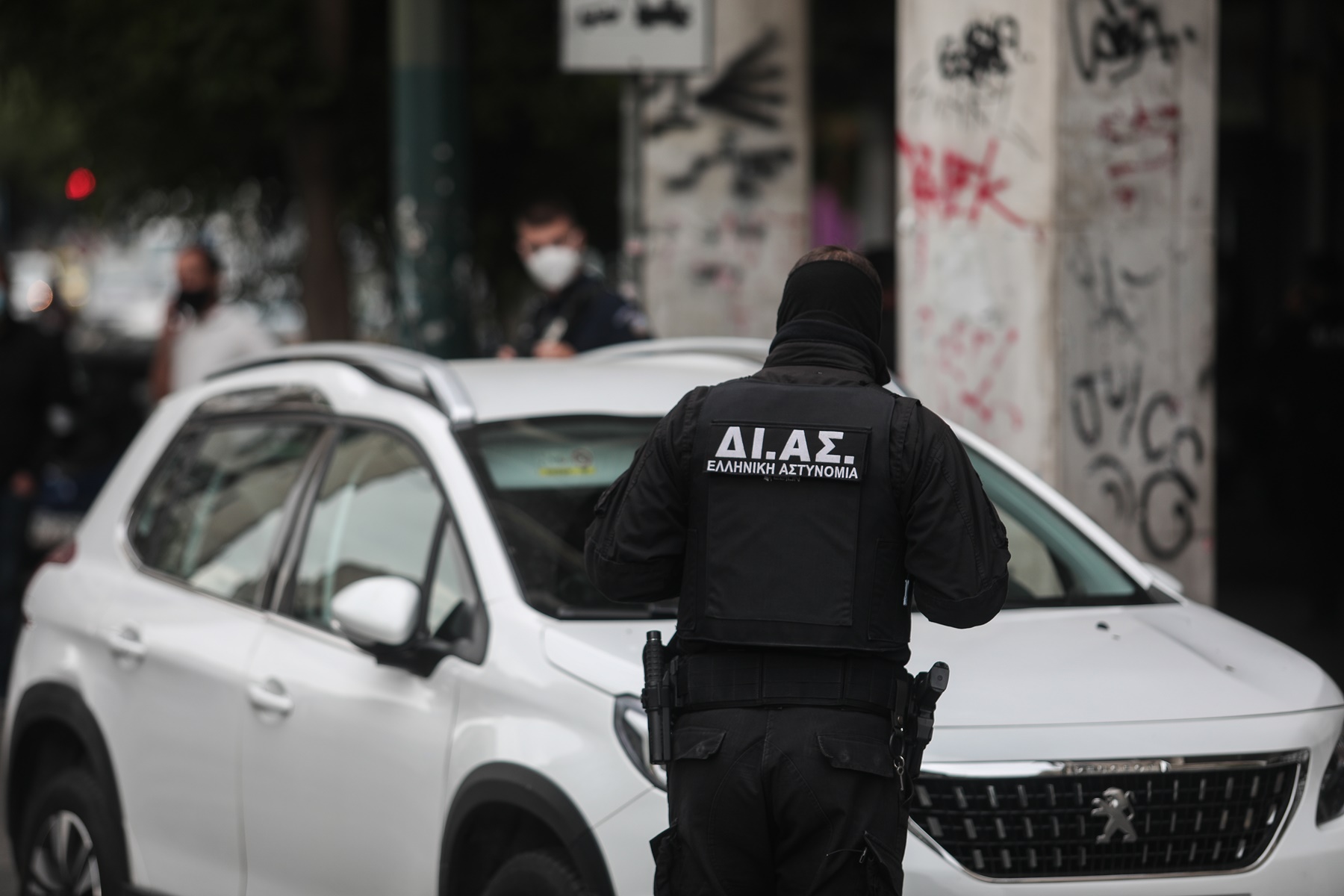 Καταδίωξη στο κέντρο της Αθήνας: Οδηγός επιχείρησε να εμβολίσει αστυνομικούς