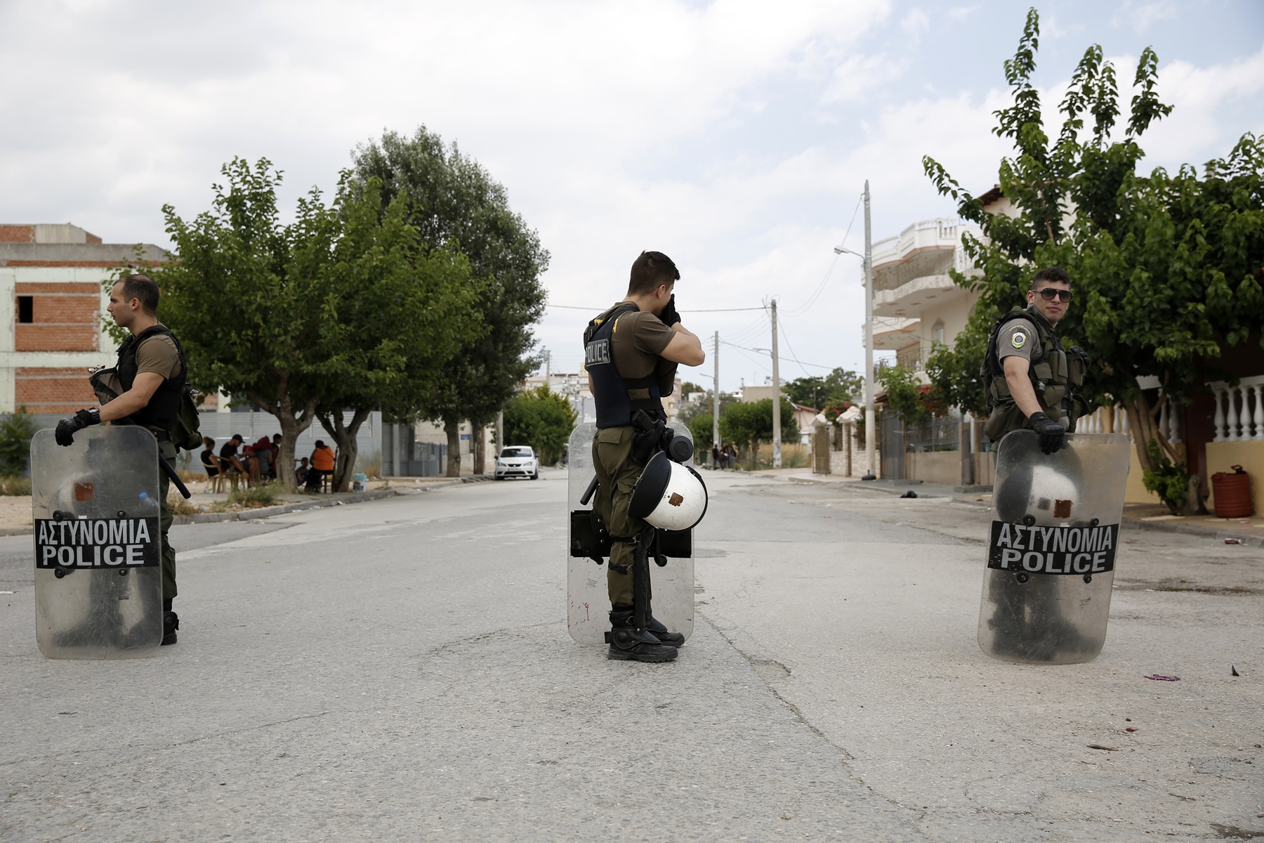 Μέγαρα πυροβολισμοί – Ρομά: Στο 401 τέσσερις αστυνομικοί