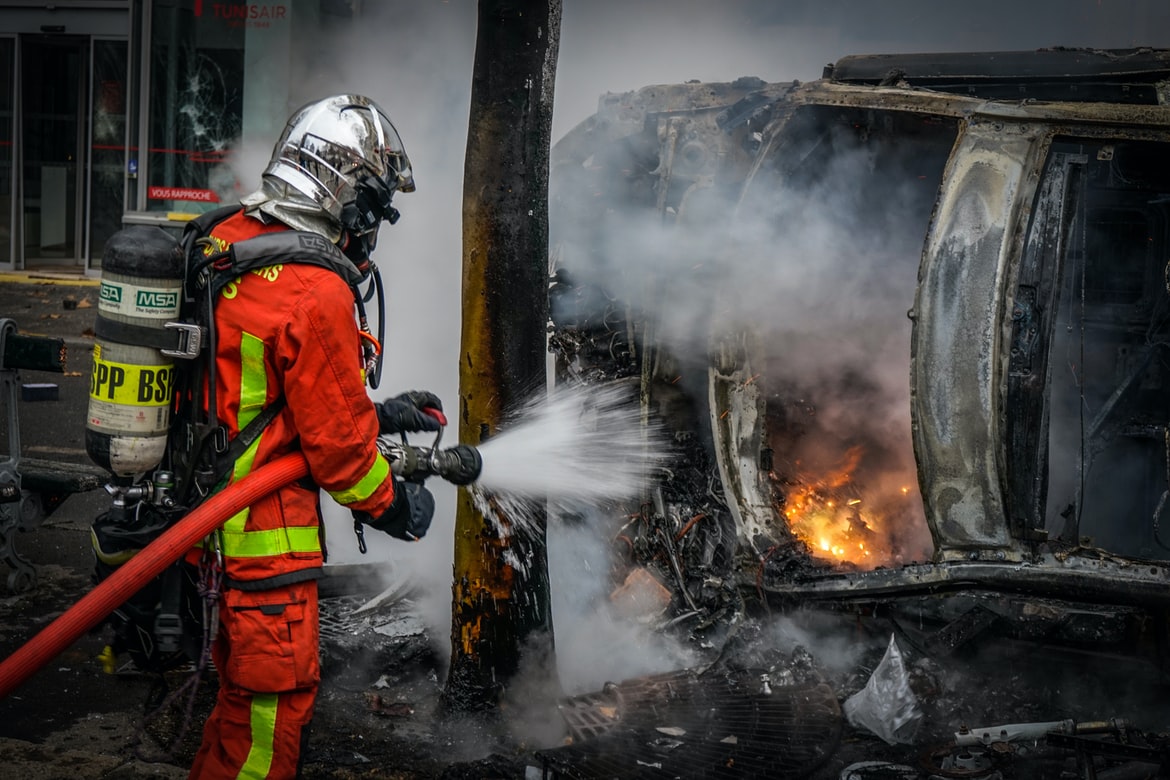 Φωτιά σε λεωφορείο: Οι φλόγες κατέστρεψαν ακόμα και σπάνιο μουσείο