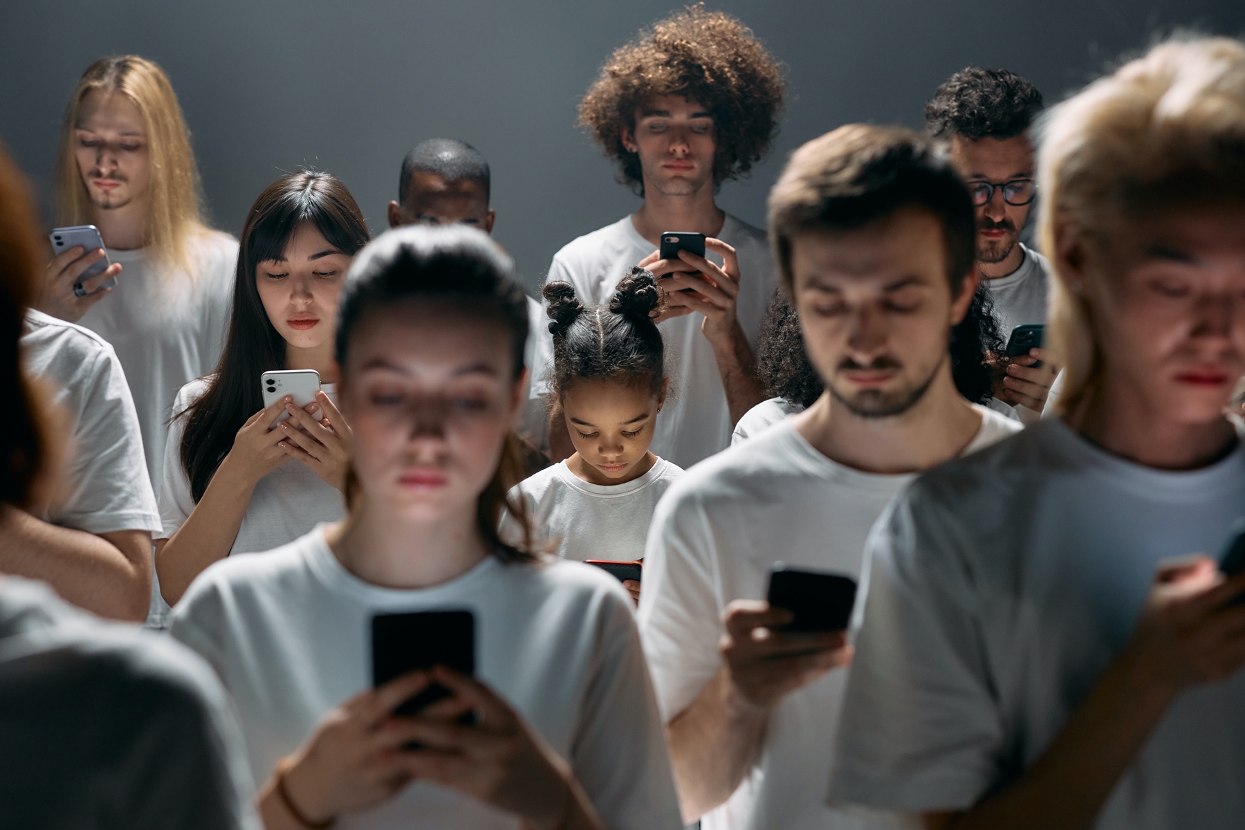 Εξάρτηση από τα κινητά – FOMO: Η νέα μάστιγα της εποχής