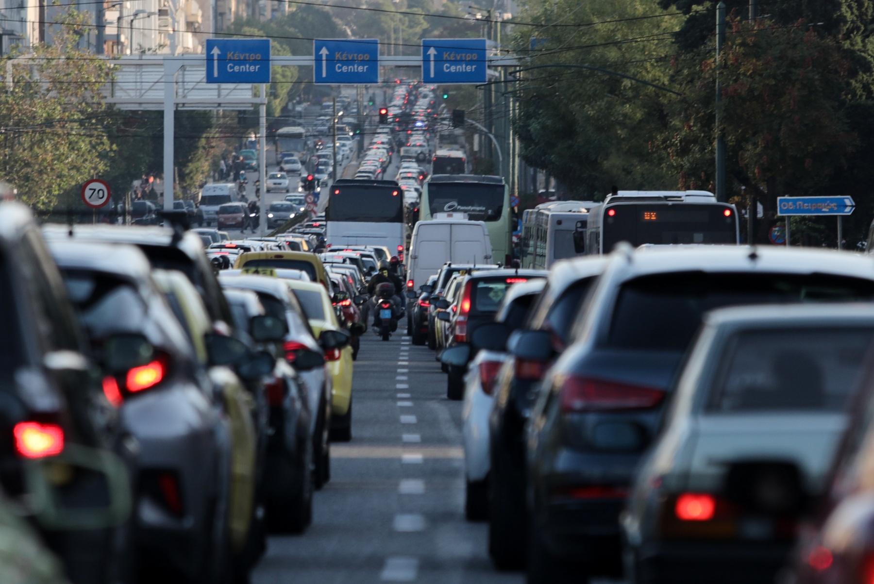 Κίνηση στους δρόμους τώρα: Πού εντοπίζονται τα προβλήματα