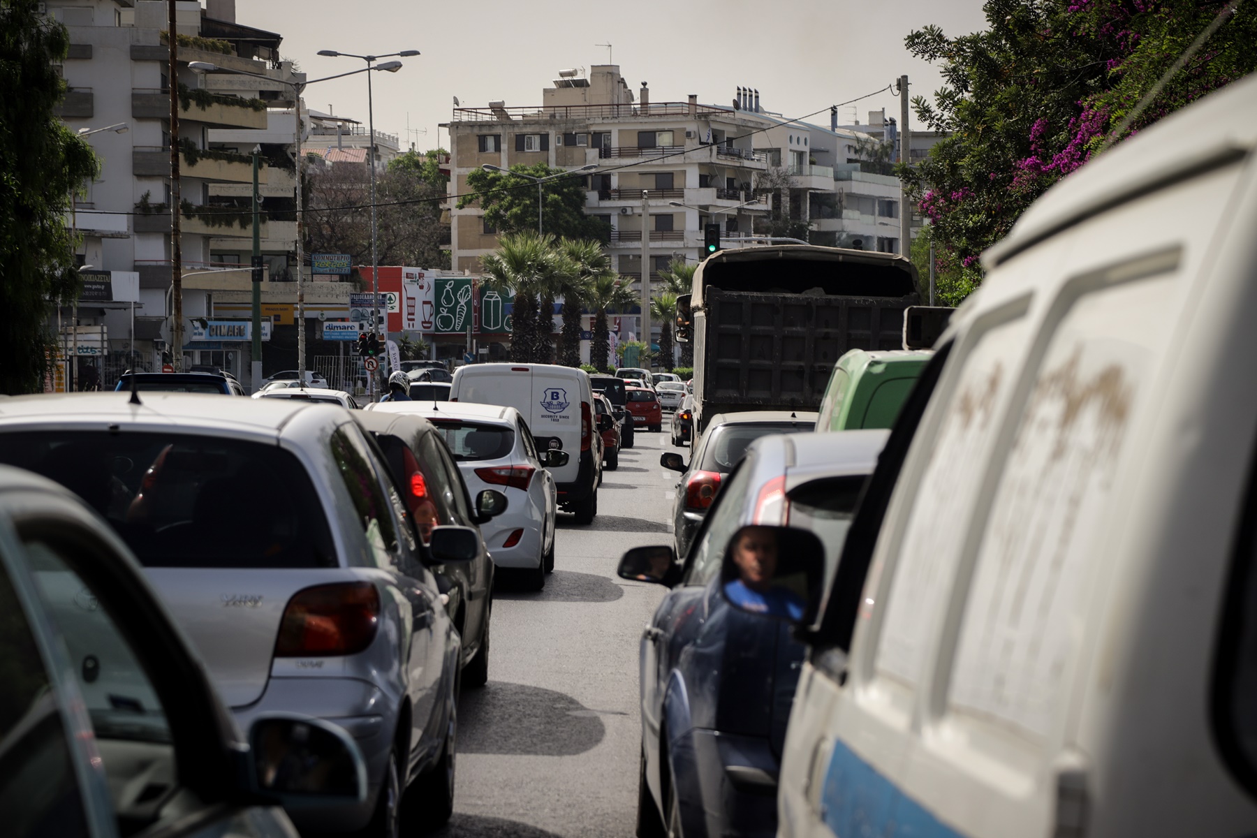 Κίνηση στους δρόμους: Έντονα κυκλοφοριακά προβλήματα στους δρόμους της Αθήνας