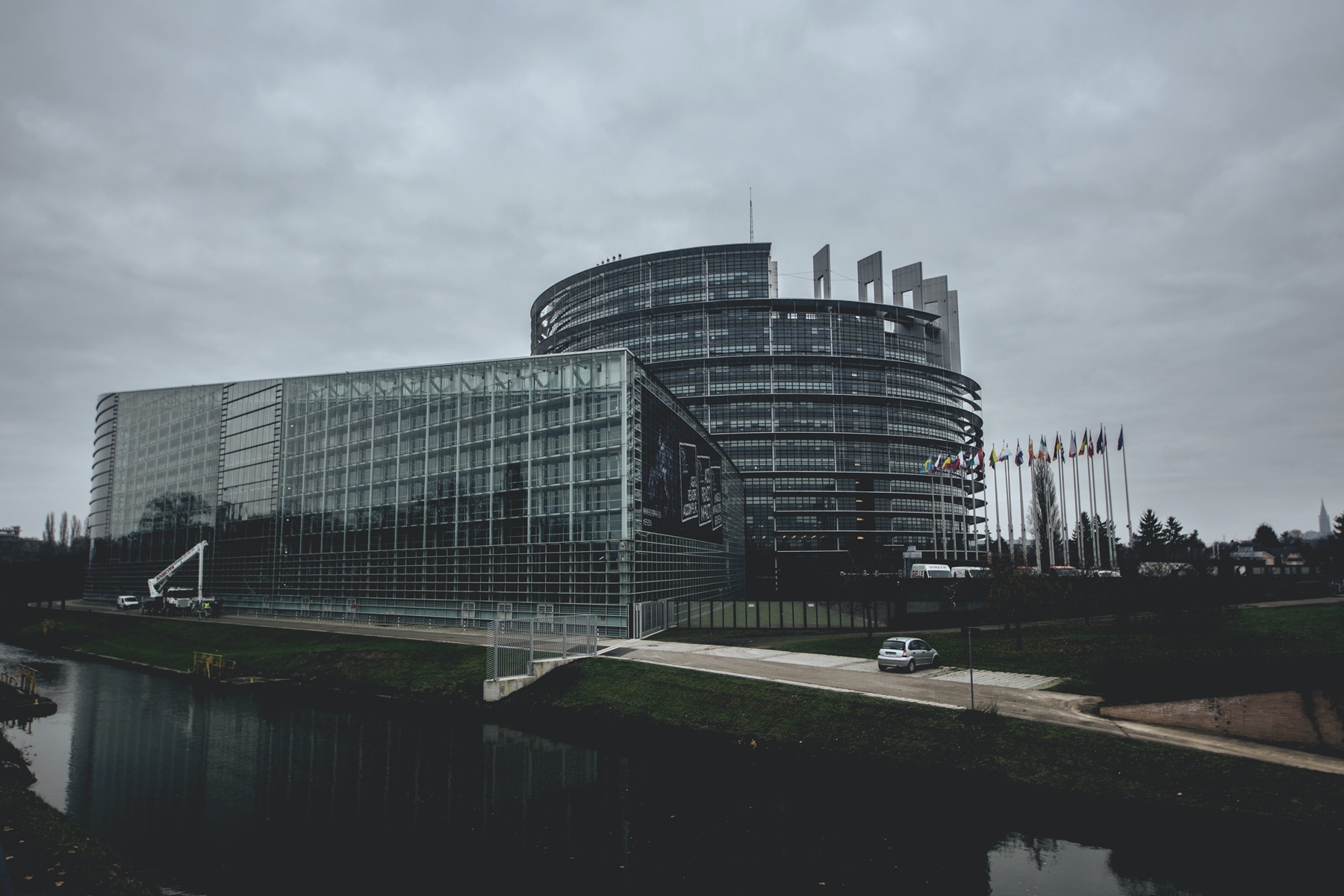 Ευρωπαϊκό Κοινοβούλιο – τέχνη: Να προστατευθούν οι καλλιτέχνες