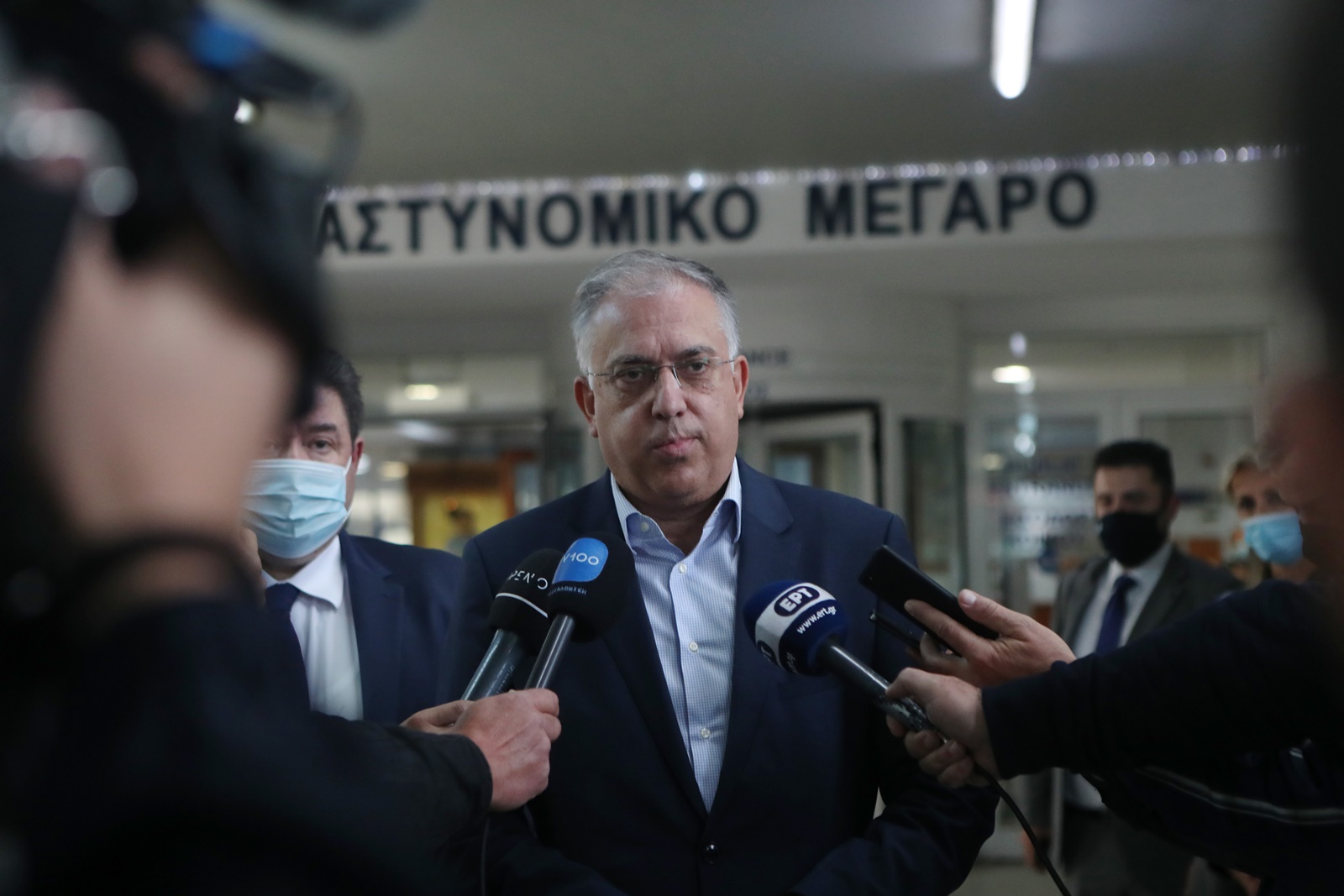 Κρούσματα στην Αστυνομία: Κανένα πρόβλημα, λέει ο Θεοδωρικάκος