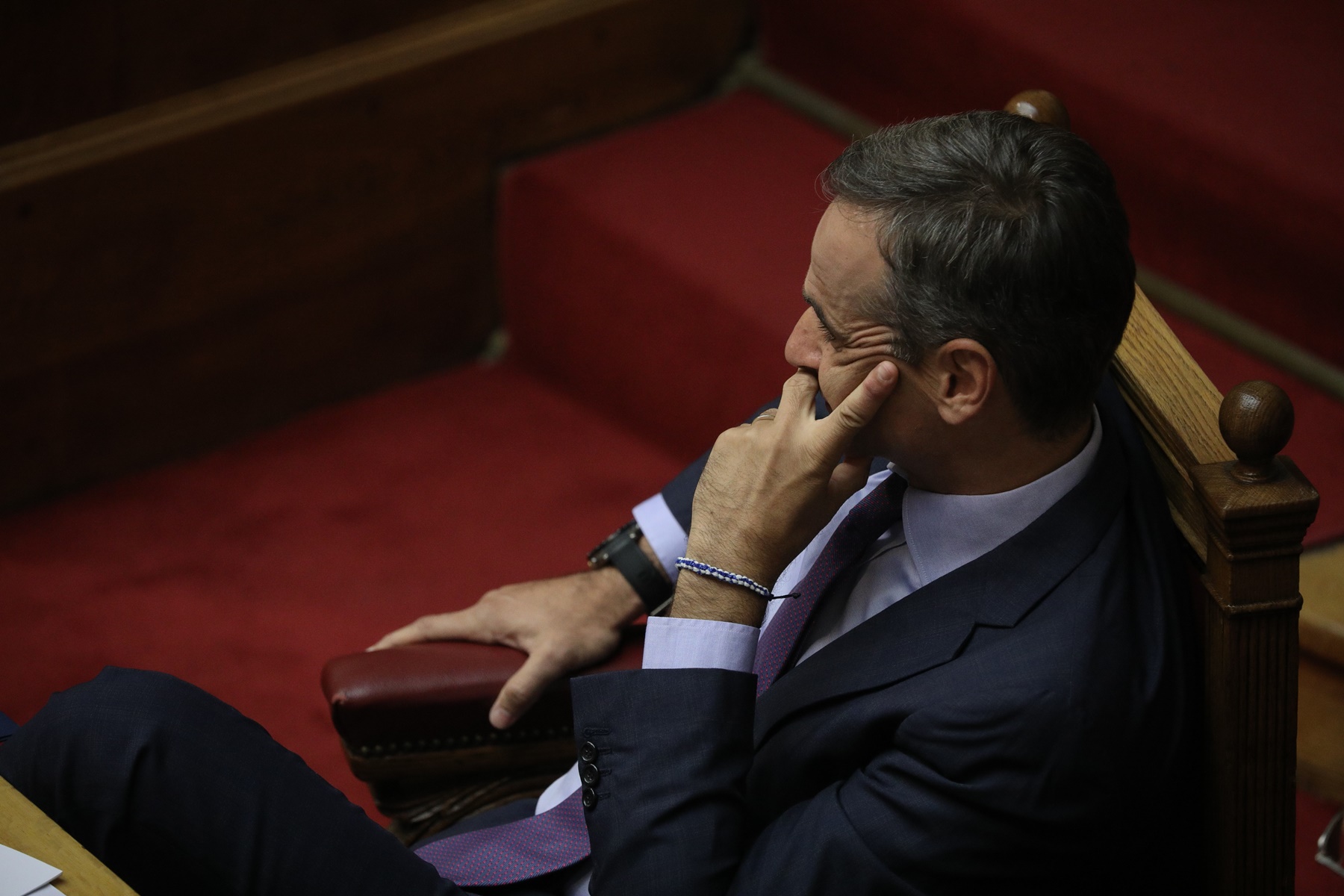 Παροχές Μητσοτάκη – Βουλή: Οι εξαγγελίες του πρωθυπουργού και η σκληρή αντίδραση Τσίπρα