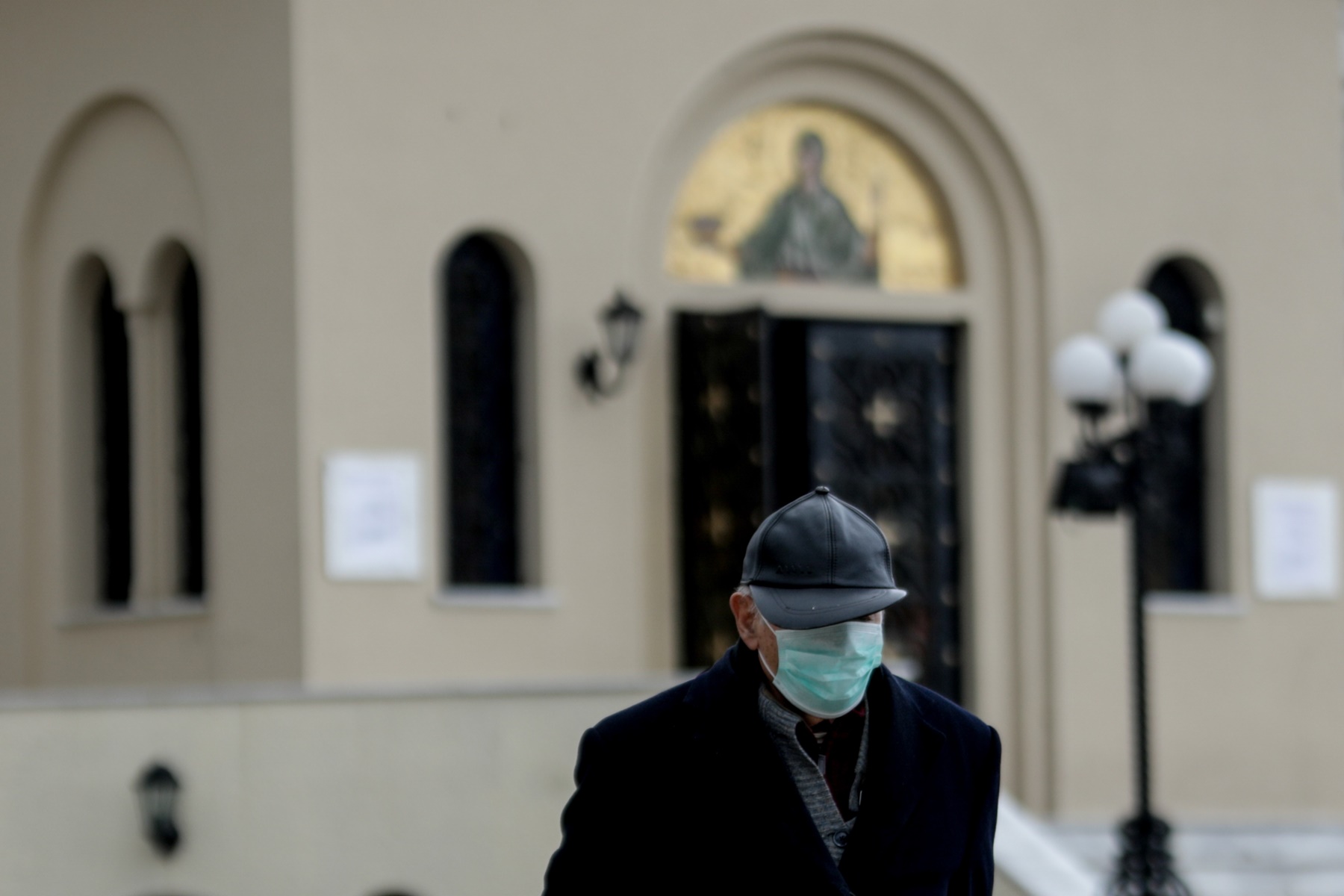 Ανεμβολίαστοι ιερείς – κορονοϊός: Κατέληξε 73χρονος στην Πάτρα, νοσηλεύεται και ο γιος του