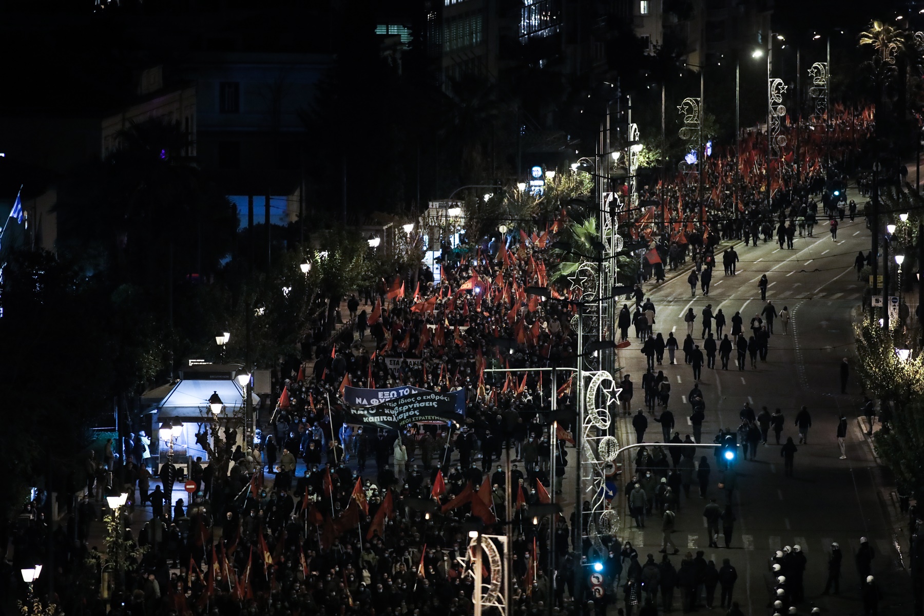 Επέτειος Πολυτεχνείου 2021: Ολοκλήρωση της ειρηνικής πορείας – Συμμετείχαν χιλιάδες κόσμου