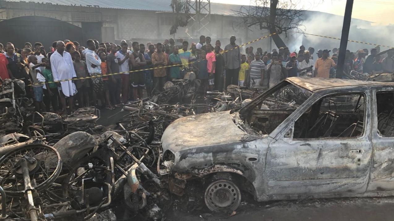 Σιέρα Λεόνε – έκρηξη βυτιοφόρου: Θρήνος στις κηδείες των 85 θυμάτων, Σε τριήμερο εθνικό πένθος η χώρα