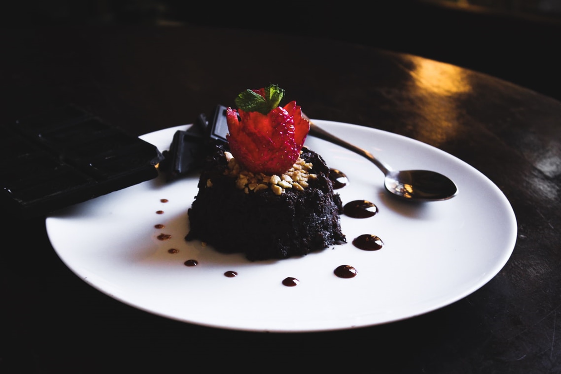 Σουφλέ σοκολάτας σπιτιού – συνταγή: Πώς θα φτιάξεις το πεντανόστιμο γλυκό για όλη την παρέα