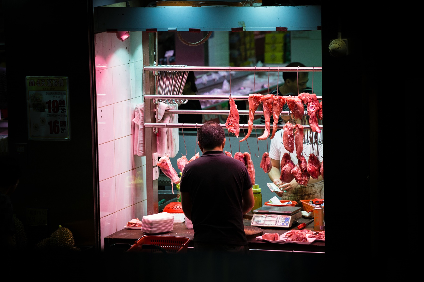Διάρρηξη κρεοπωλείου Θεσσαλονίκη: Άρπαξαν μετρητά και… κρέατα