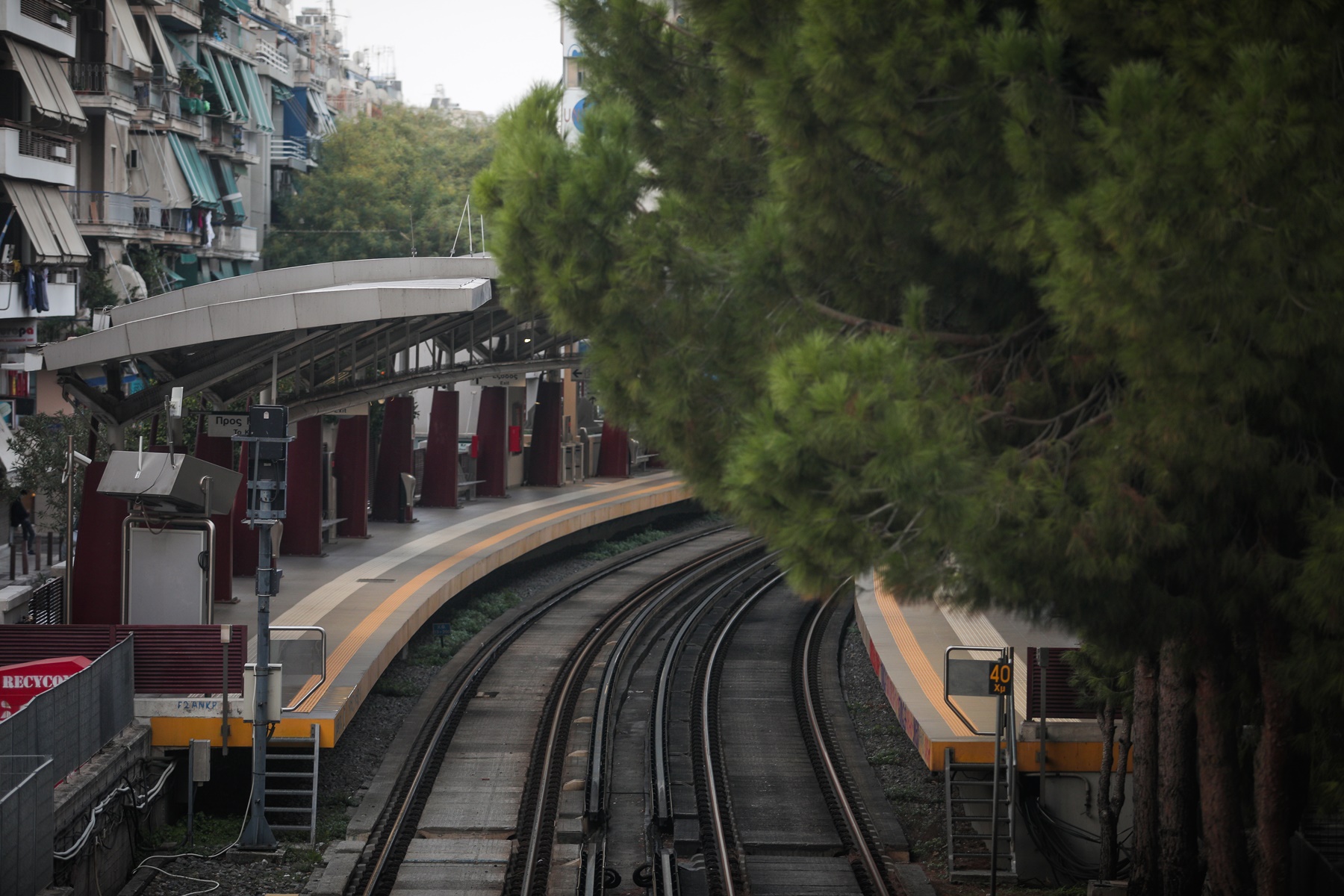 Ρατσιστική επίθεση στον ΗΣΑΠ: Επιβάτης ξυλοκόπησε μετανάστη