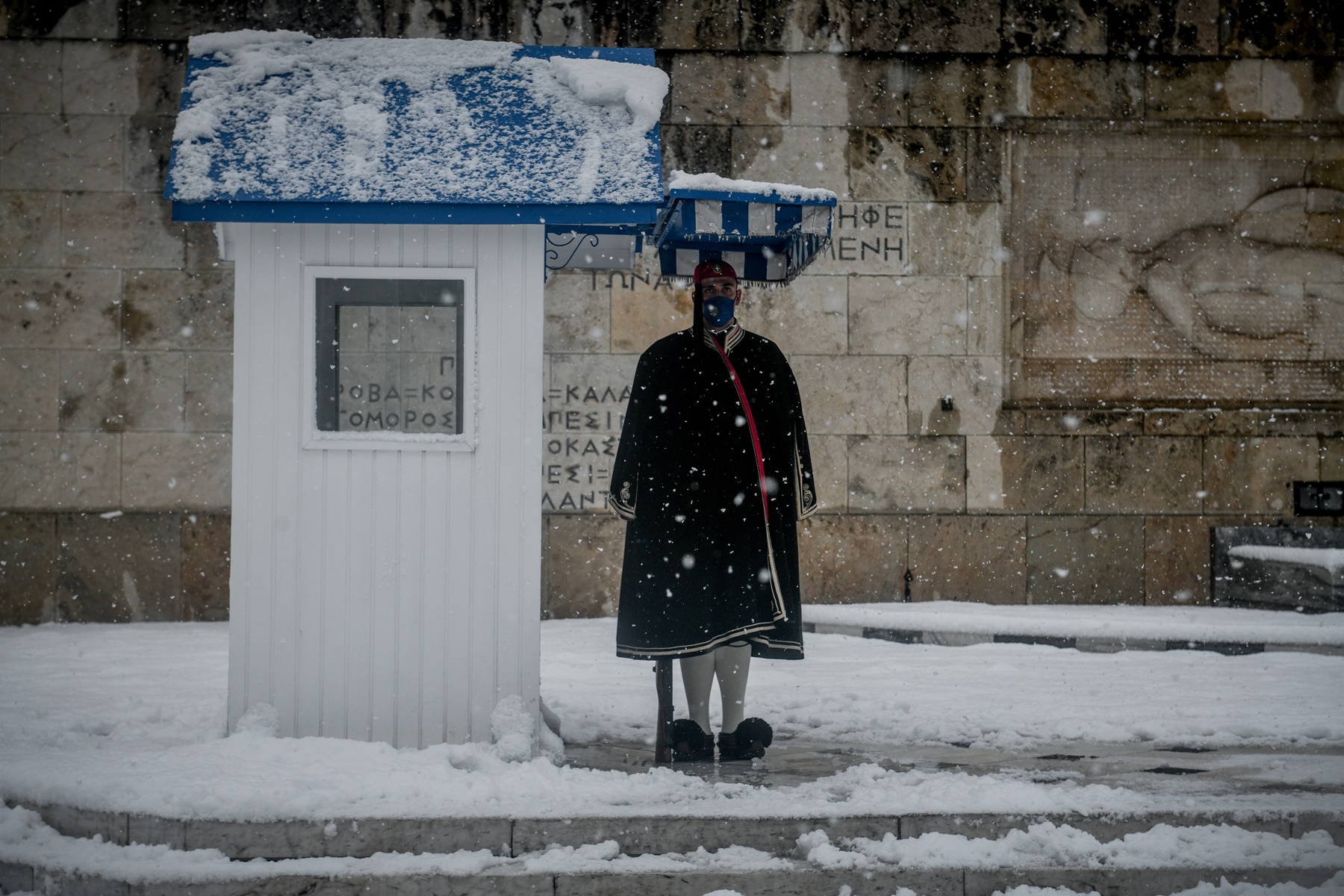 Καιρός τη Δευτέρα: Αγριεύει το σκηνικό, καταιγίδες και χιόνι