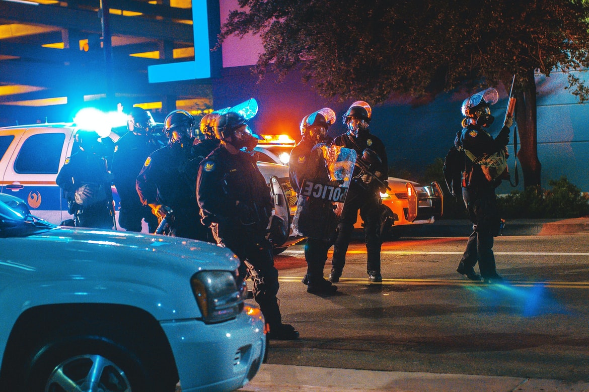 Πυροβολισμοί – Λος Άντζελες: Αστυνομικοί πυροβολούν ύποπτο – Σκοτώνουν καταλάθος 14χρονη