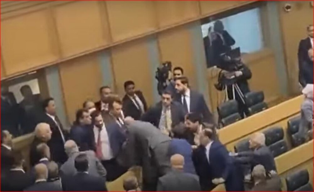 Ξύλο στη Βουλή – Ιορδανία: Μπουνιές και κλωτσιές για την ισότητα των φύλων