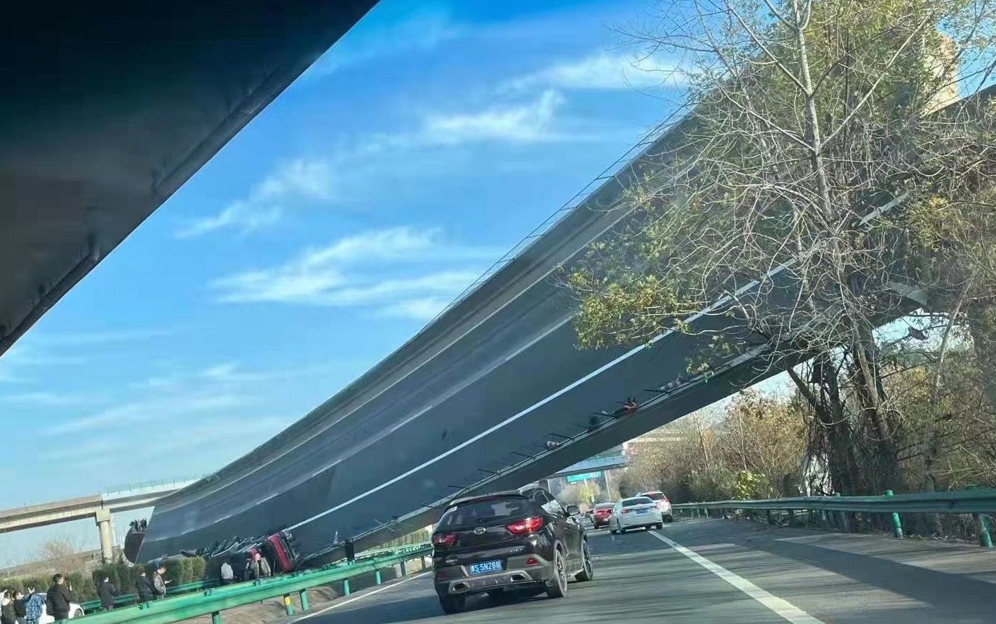 Κατάρρευση γέφυρας – Κίνα: Τραγωδία σε αυτοκινητόδρομο με νεκρούς