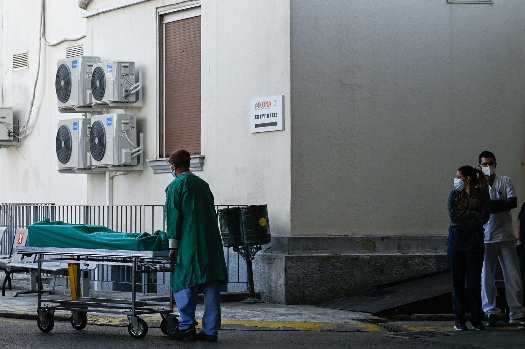 Κόλλησε επίτηδες κορονοϊό – Θεσσαλονίκη: Τι λέει ο ίδιος, ο ρόλος του γιατρού