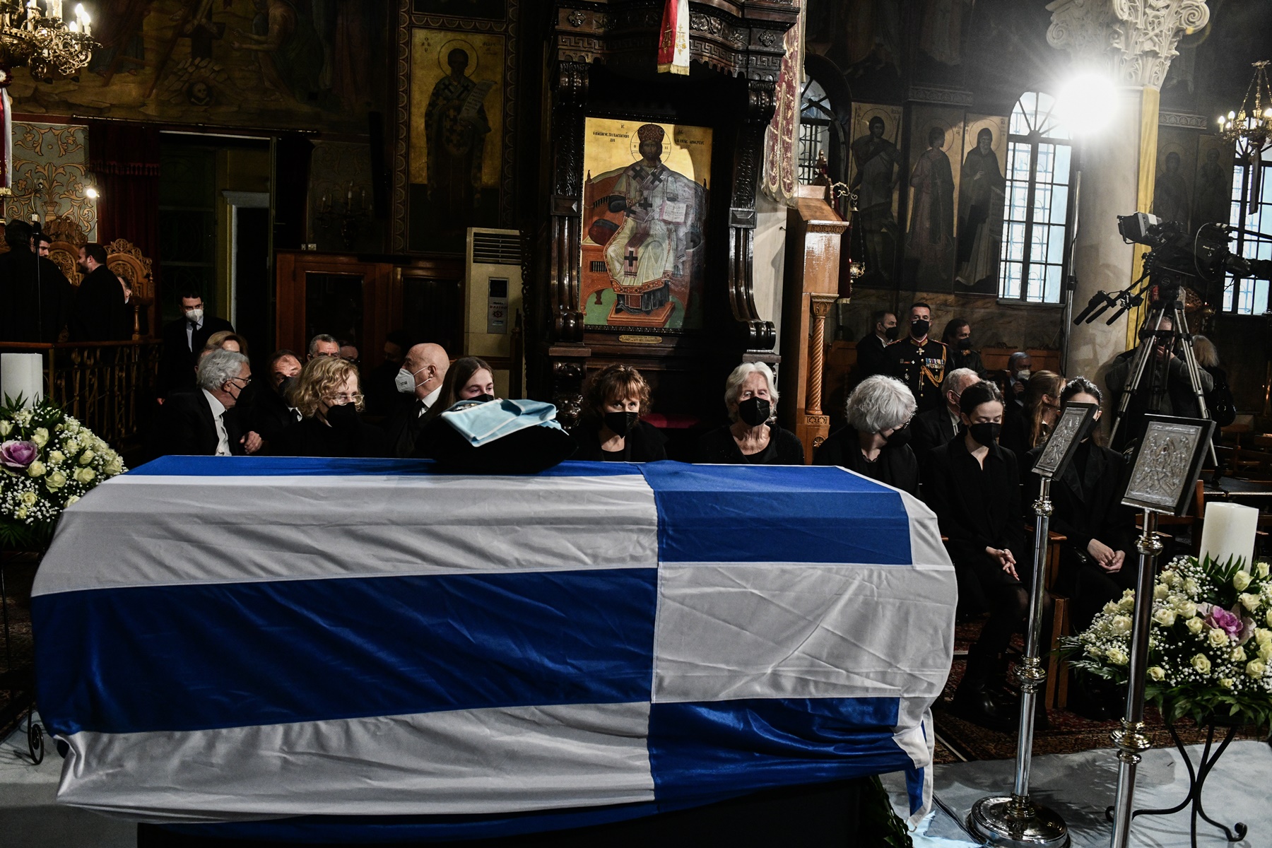 Κάρολος Παπούλιας κηδεία: Πλήθος κόσμου για το τελευταίο “αντίο”