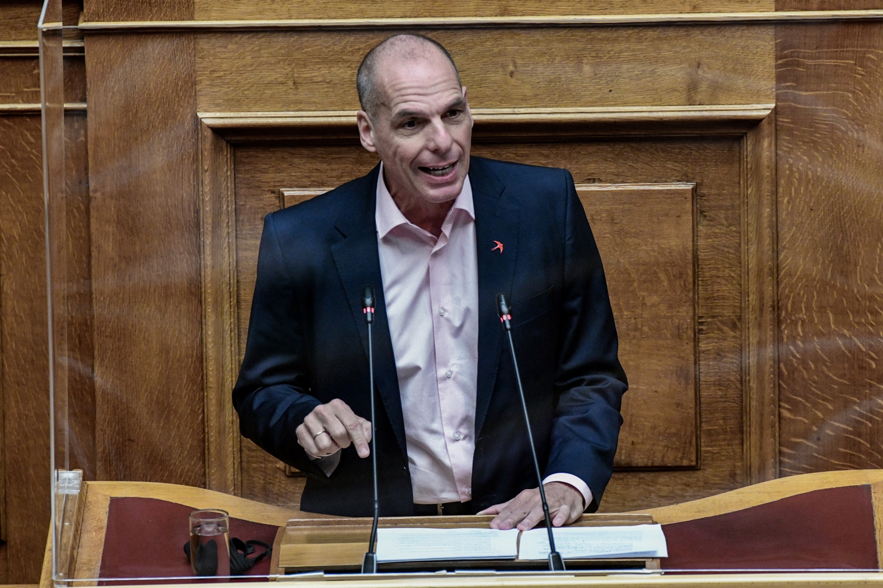 Βαρουφάκης Βουλή ομιλία: Καλεί Τσίπρα να καταθέσει πρόταση μομφής