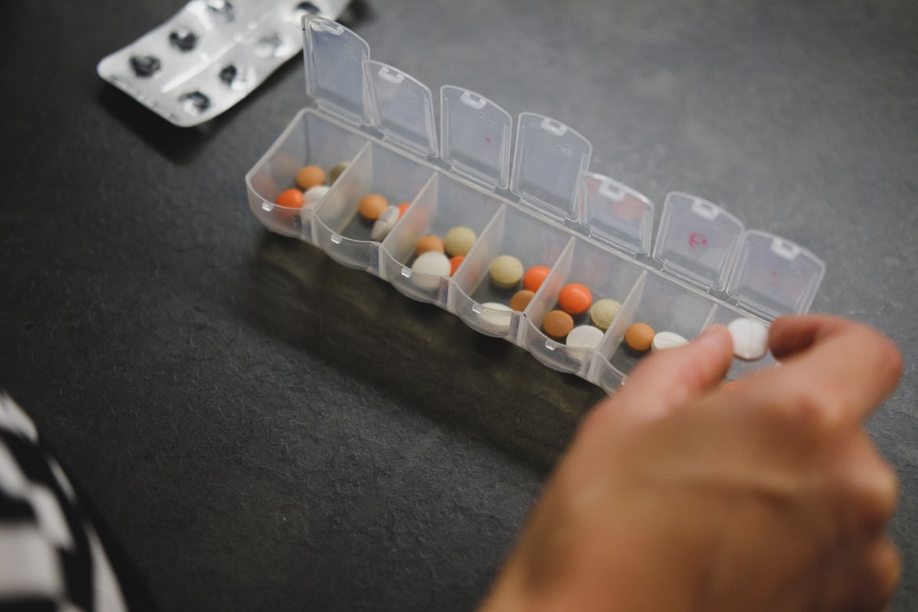 Πρόληψη κορονοϊού – ΕΚΠΑ: Νέα στοιχεία για το χάπι μολνουπιραβίρη