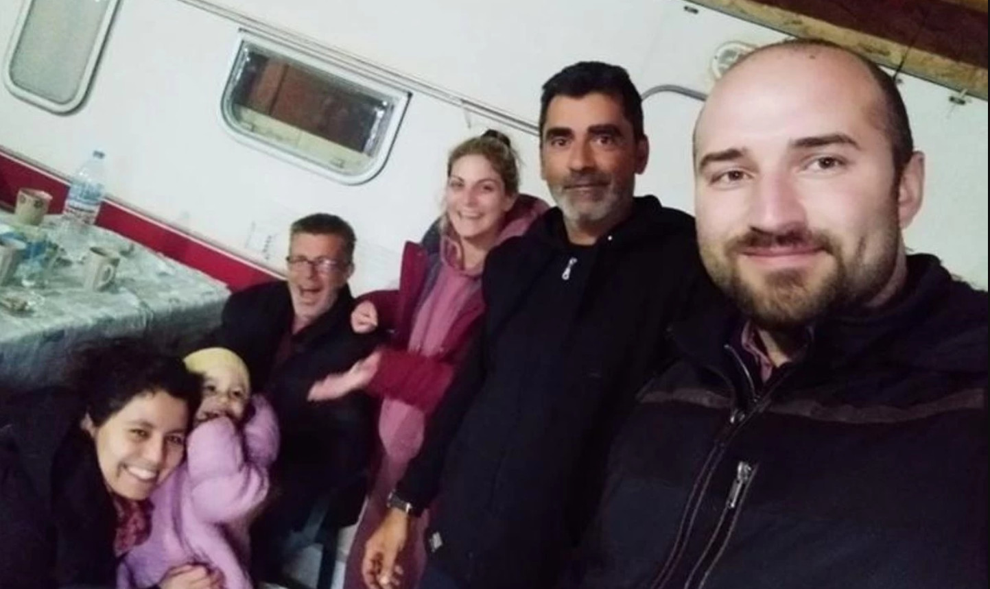Μετανάστες Ψέριμος: Ζευγάρι Τούρκων με μικρό παιδί αντίκρισε μέσα στο αμάξι του κάτοικος