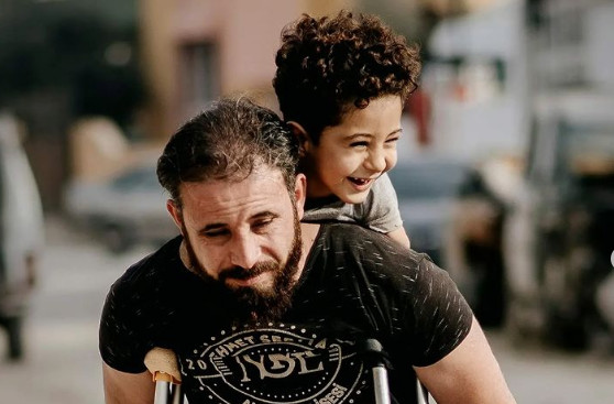 Πατέρας και γιος Συρία: Το κλικ που αλλάζει τη ζωή σε δυο ακρωτηριασμένους