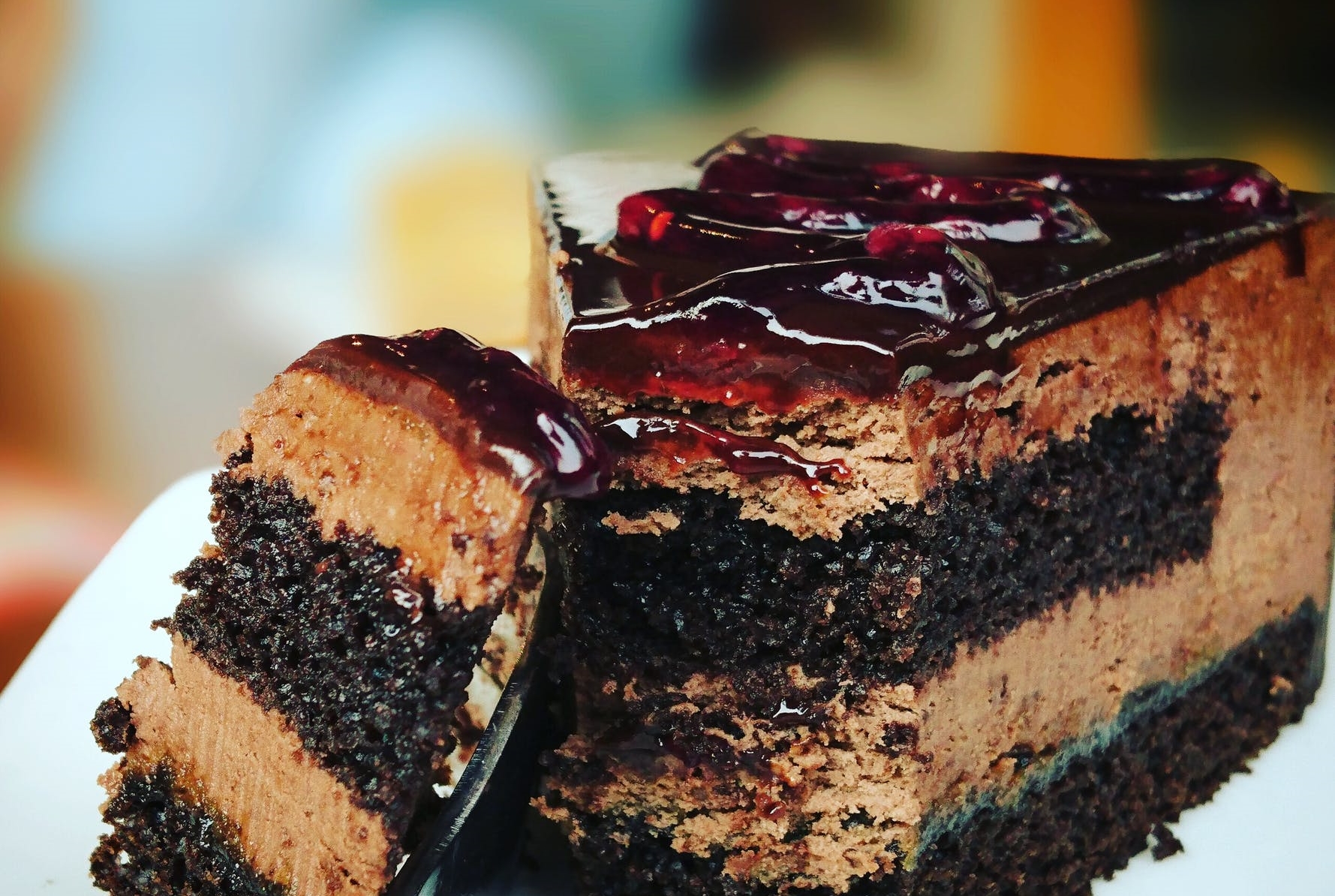 Σοκολατένιο κέικ – συνταγή: Έτοιμο με τρία μόνο υλικά