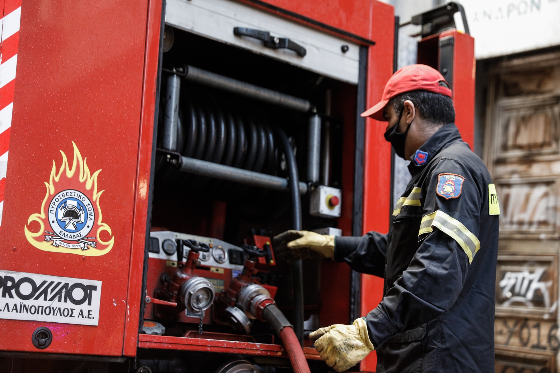 Δήμος Αιγάλεω: Άμεση κατάσβεση πυρκαγιάς σε αποθήκη ΕΠΑΛ