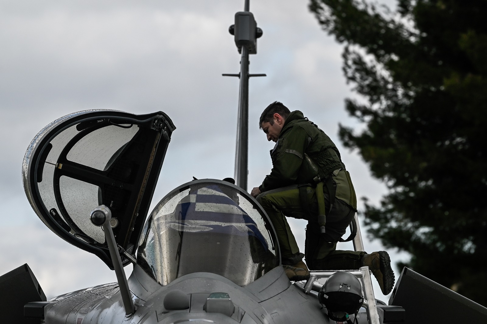 Γάλλος πιλότος Rafale: Υπόκλιση του “Top Gun” στους Έλληνες
