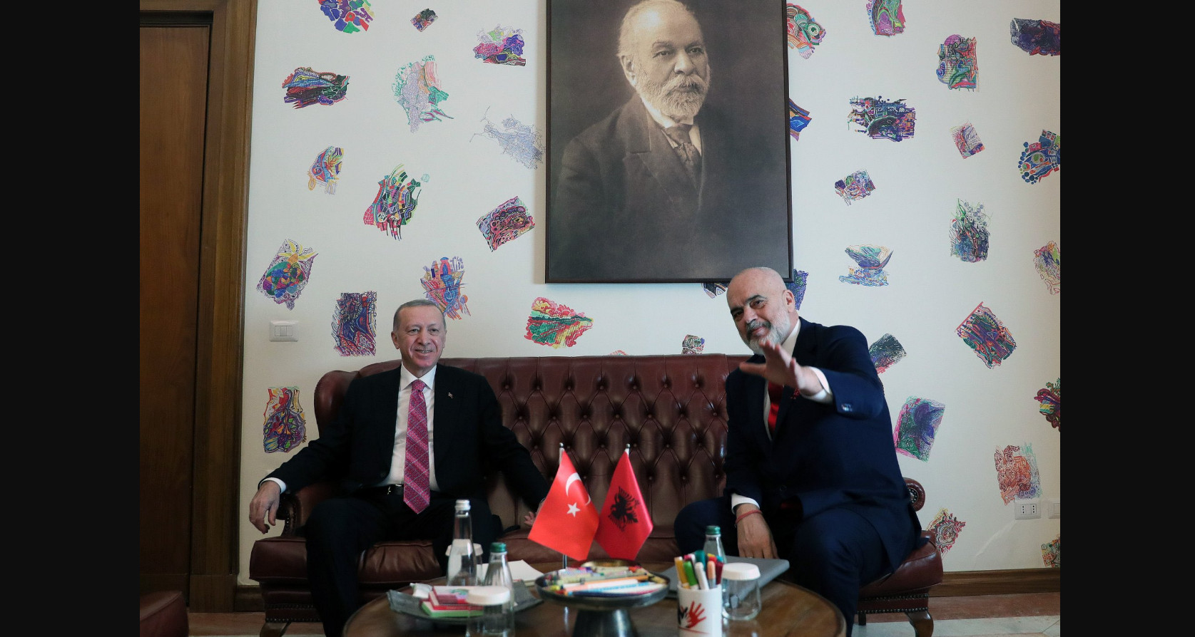 Ερντογάν – Ράμα: Το περίεργο δώρο και ο διάλογος των ηγετών
