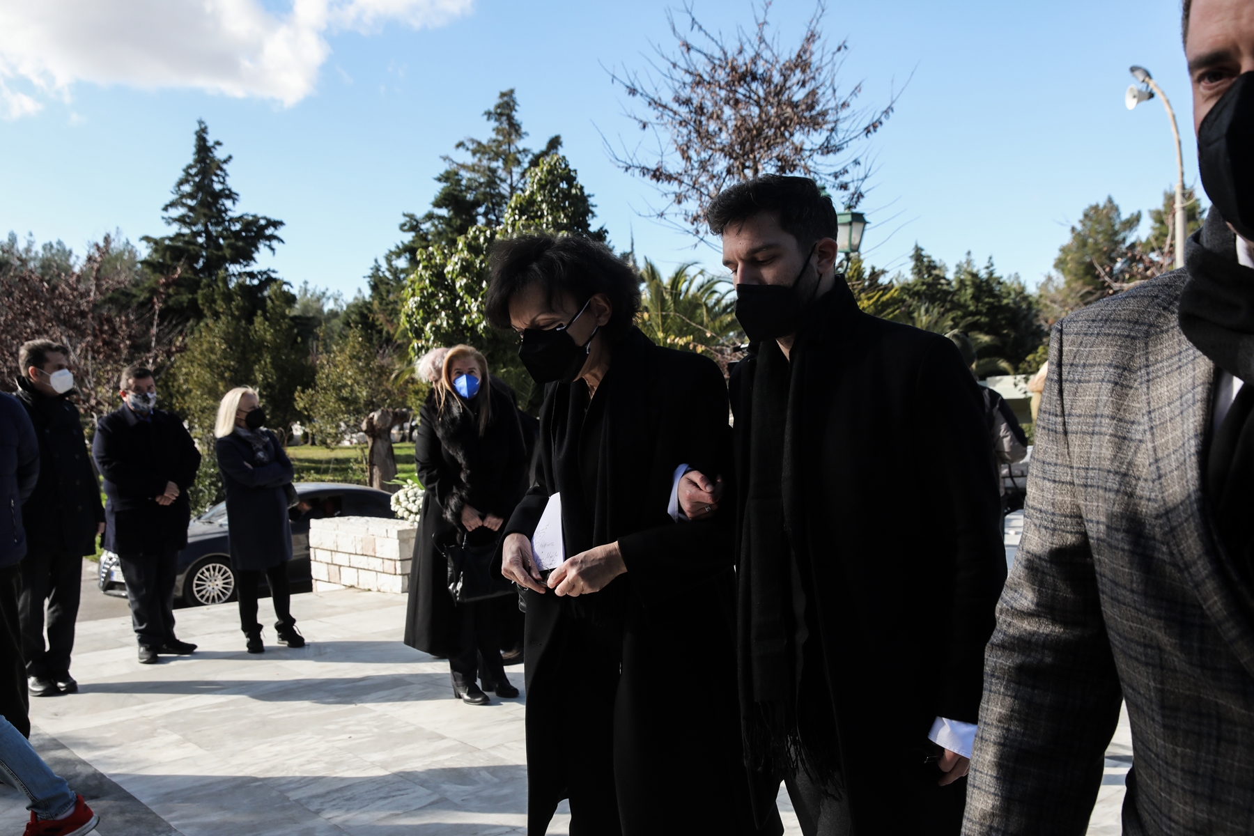 Κηδεία Αλέκου Φασιανού: Το τελευταίο «αντίο» συγγενών και φίλων στον σπουδαίο ζωγράφο