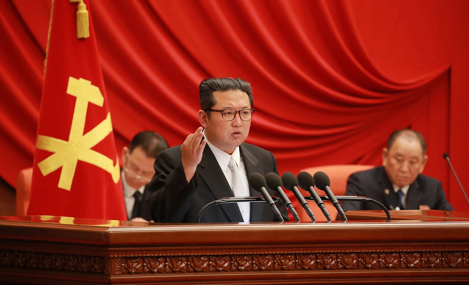 Κιμ Γιονγκ Ουν – γκάφιτι: Χιλιάδες κάτοικοι θα δώσουν δείγμα γραφής για να βρεθεί αυτός που βρίζει τον ηγέτη